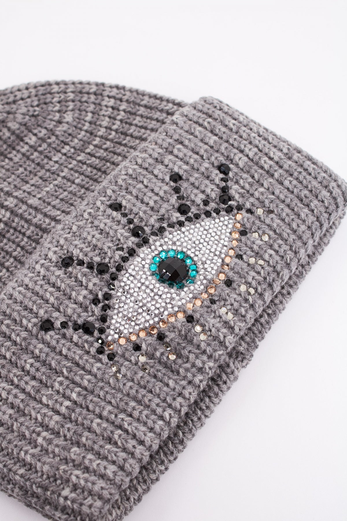 KURT GEIGER LONDON EVIL EYE BEANIE en color GRIS  (3)