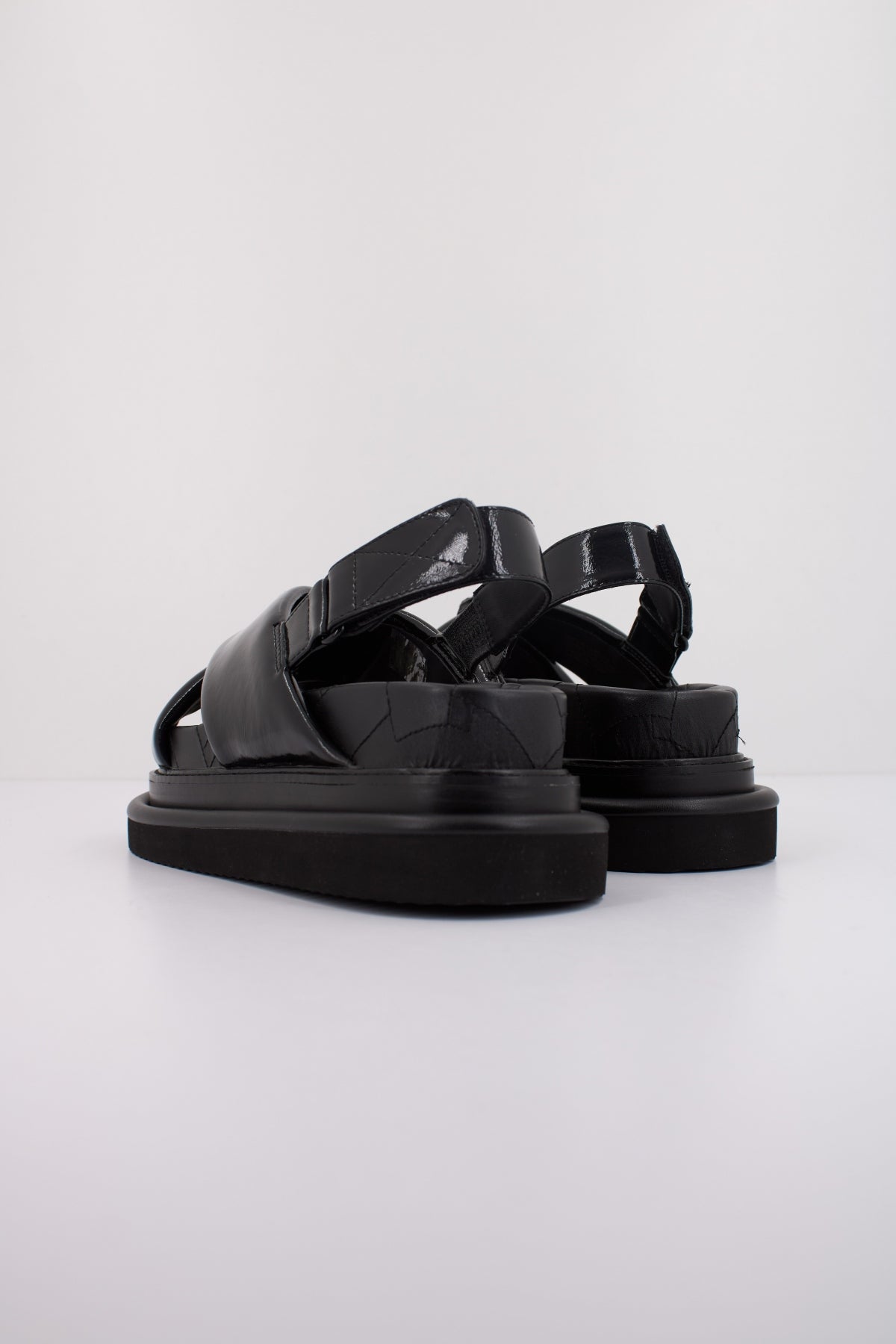 KURT GEIGER LONDON ORSON CROSS en color NEGRO  (4)