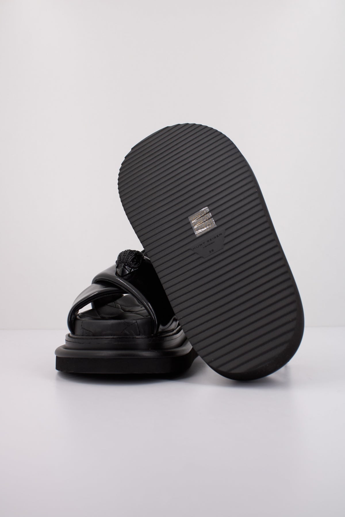 KURT GEIGER LONDON ORSON CROSS en color NEGRO  (5)