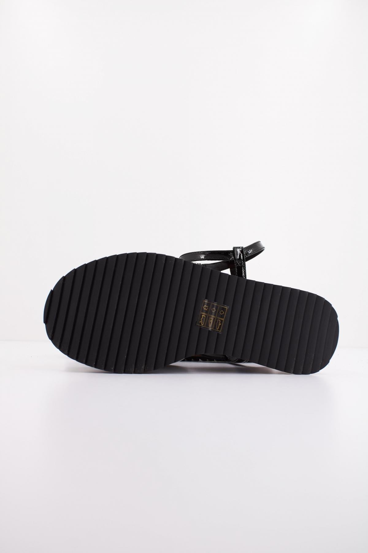 KURT GEIGER LONDON  ORSON CROSS SLATFORM en color NEGRO  (5)