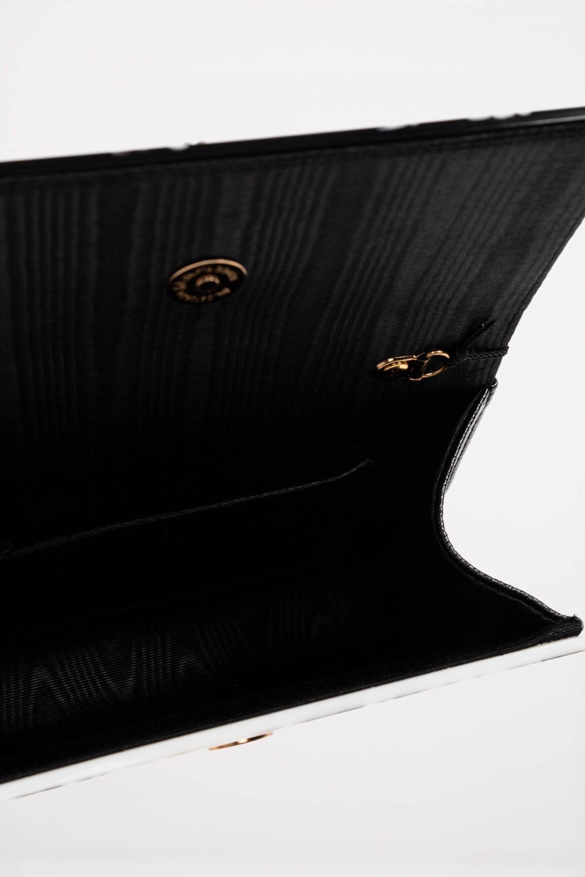 KURT GEIGER LONDON PARTY EAGLE CLUTCH E en color NEGRO  (4)