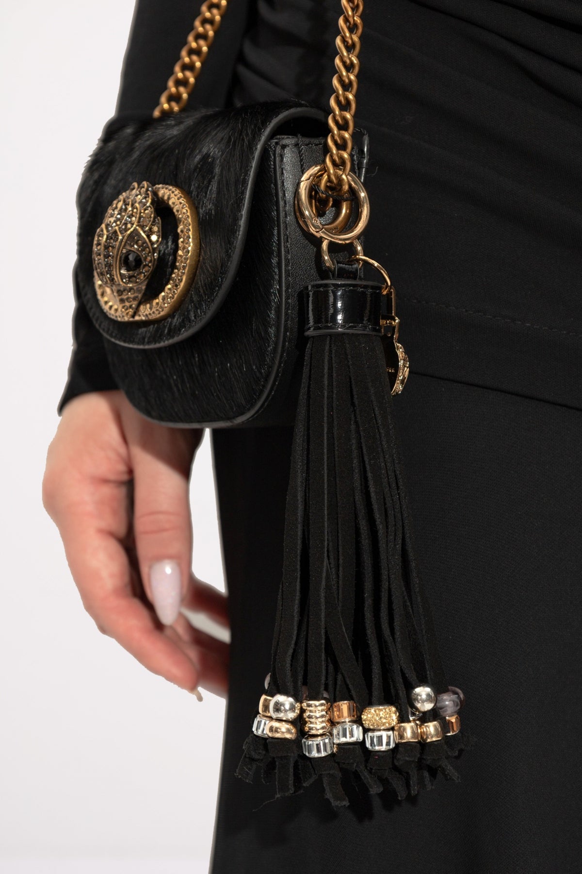 KURT GEIGER LONDON TASSEL BEADS CHARM en color NEGRO  (4)