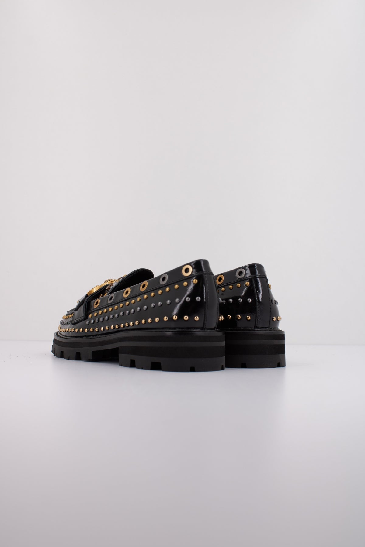 KURT GEIGER LONDON MANSION STUD LOAFER en color NEGRO  (4)