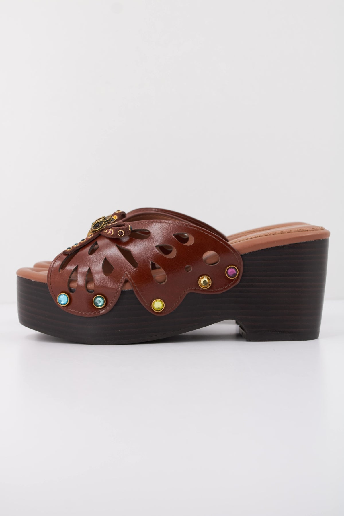 KURT GEIGER LONDON BUTTERFLY WEDGE MULE en color MARRON  (1)