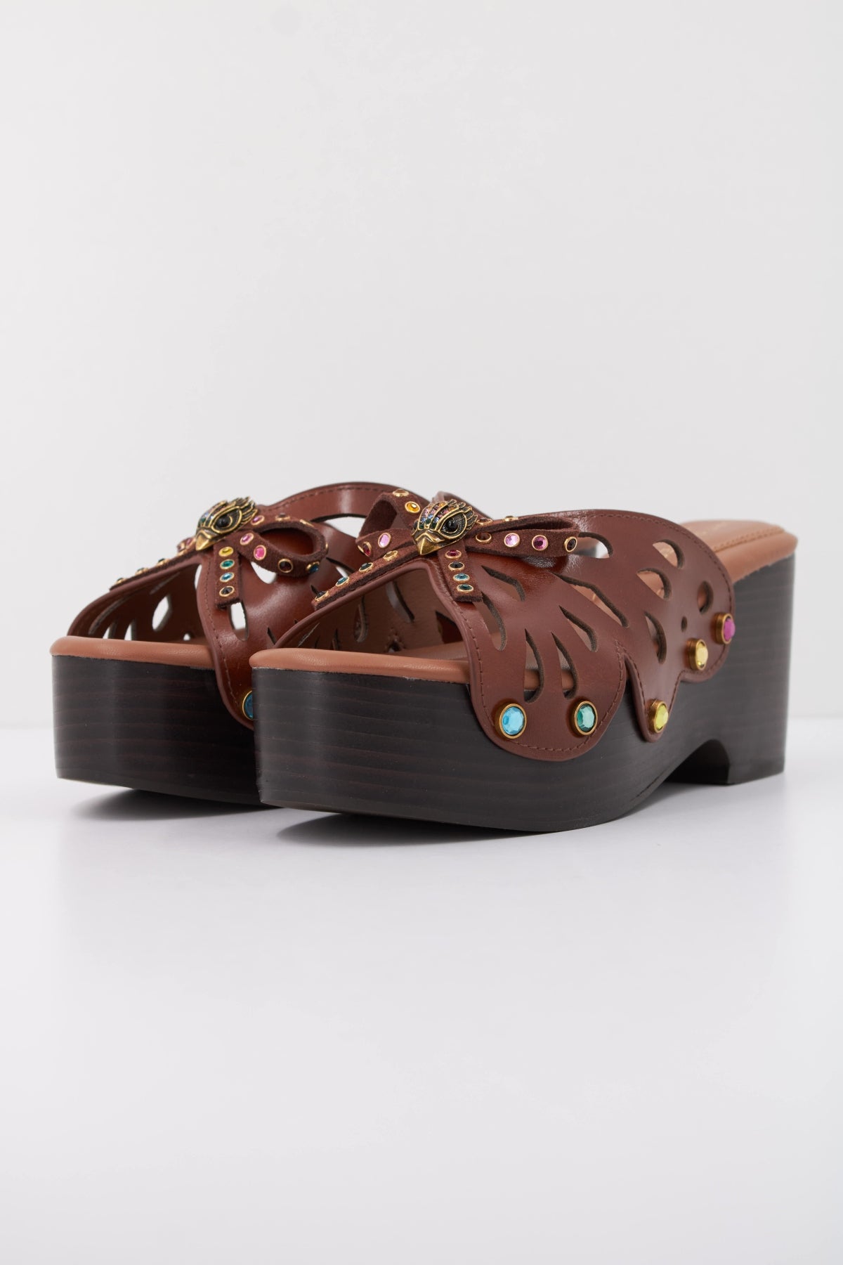 KURT GEIGER LONDON BUTTERFLY WEDGE MULE en color MARRON  (2)