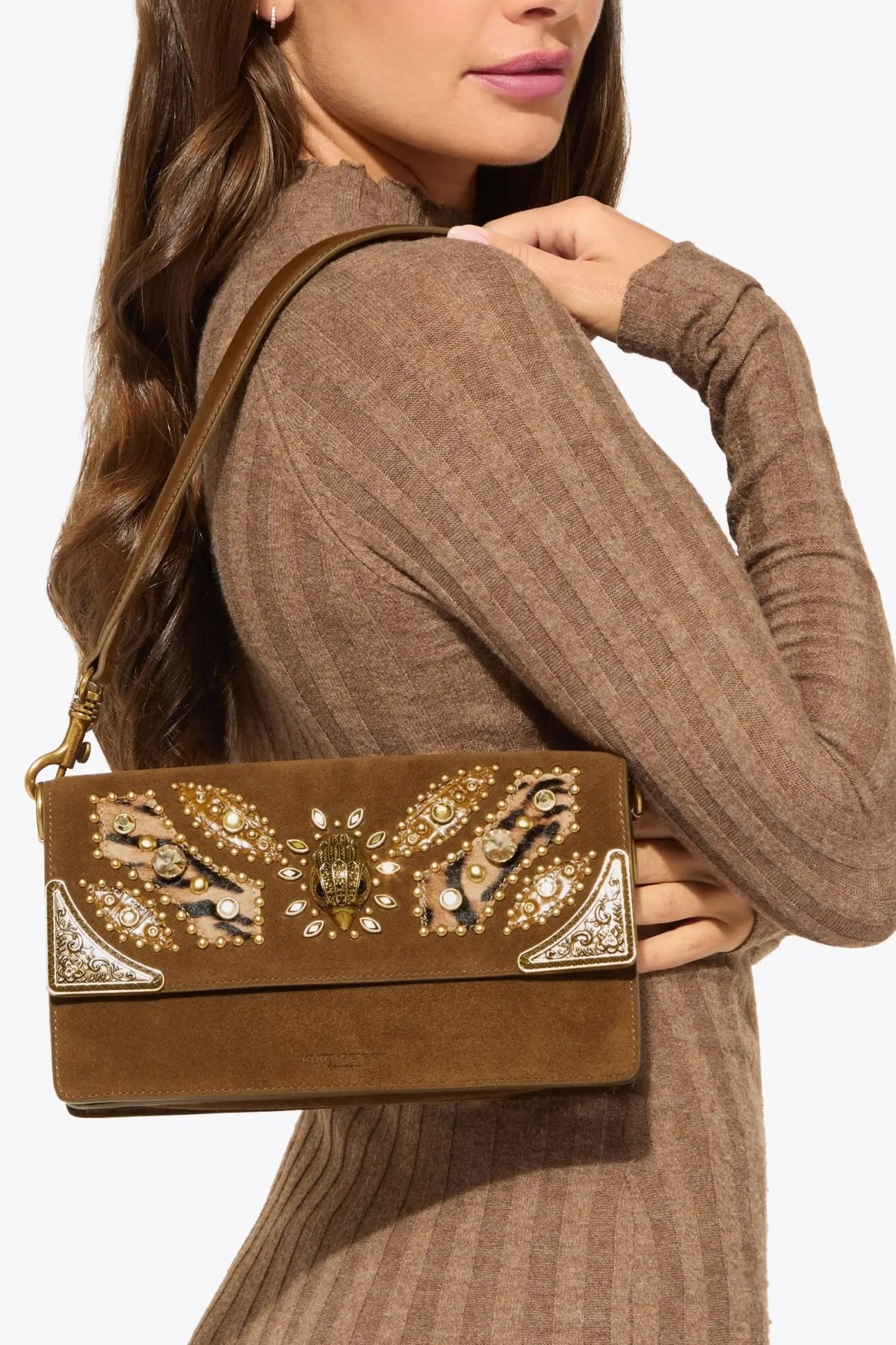 KURT GEIGER LONDON  SLOANE SOFT SHOULDER  en color MARRON  (1)
