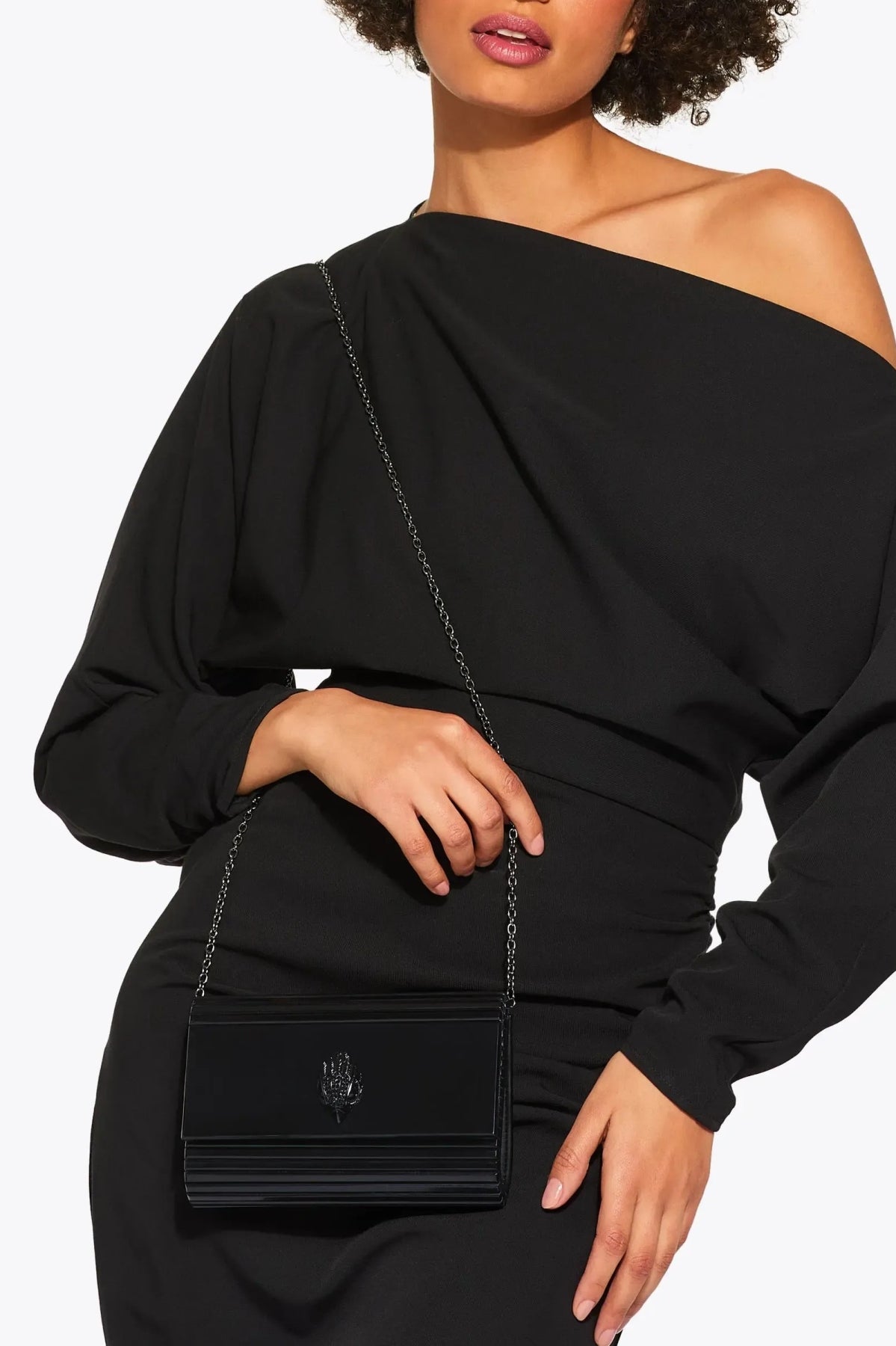 KURT GEIGER LONDON  PARTY EAGLE CLUTCH DREN  en color NEGRO  (1)