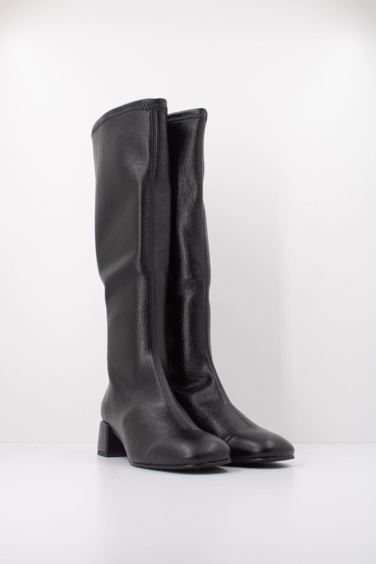 MISS ELASTIC BOTA CHANEL BRILLITE en color NEGRO  (2)