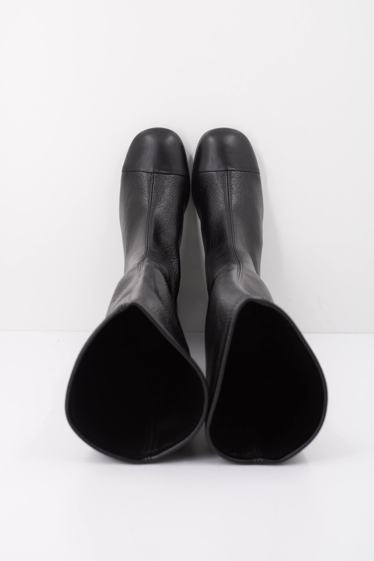 MISS ELASTIC BOTA CHANEL BRILLITE en color NEGRO  (3)