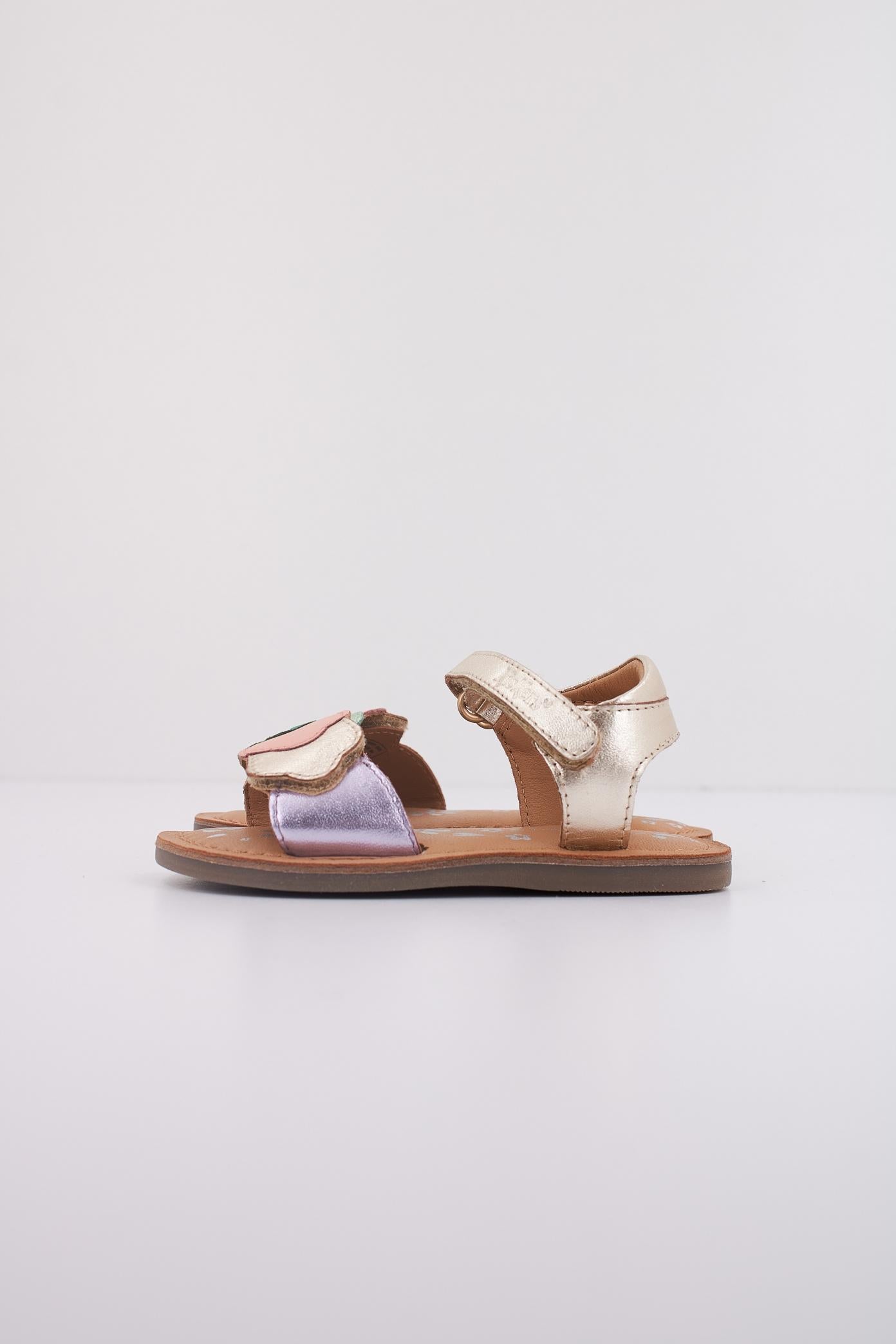 KICKERS DYASTAR en color ORO  (1)