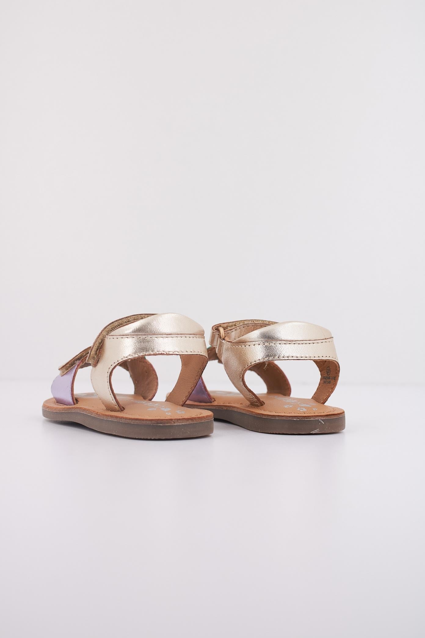 KICKERS DYASTAR en color ORO  (4)