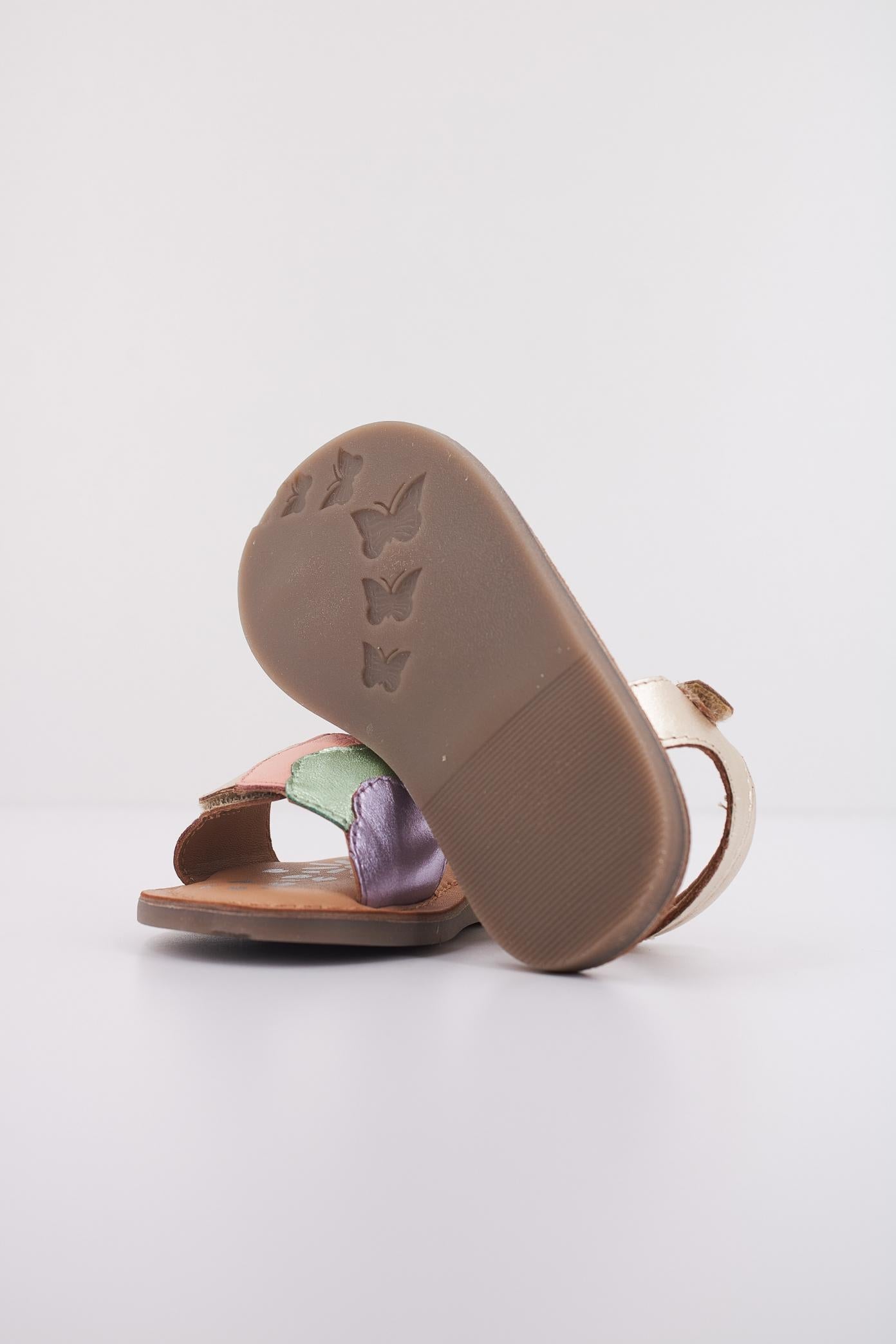 KICKERS DYASTAR en color ORO  (5)