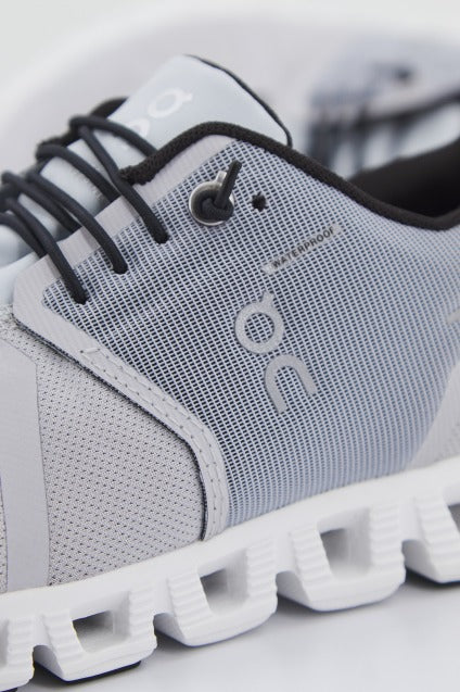 ON RUNNING CLOUD  WATERPROOF en color GRIS  (4)