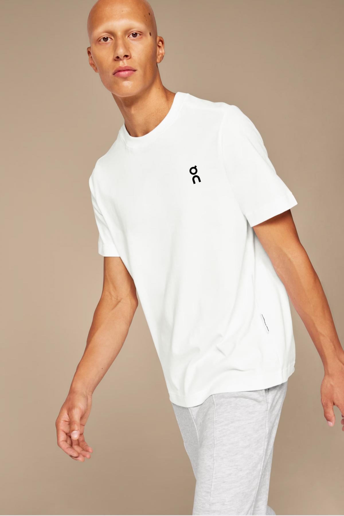 ON RUNNING  CLUB T en color BLANCO  (1)