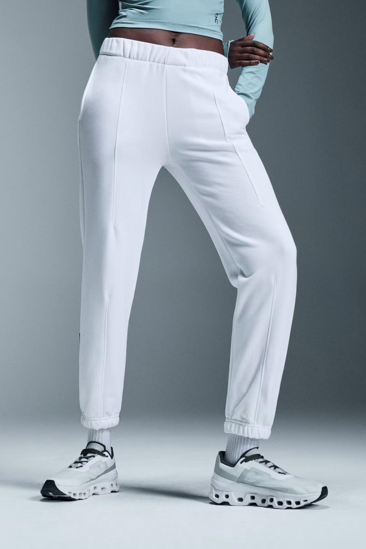 ON RUNNING CLUB PANTS en color BLANCO  (1)