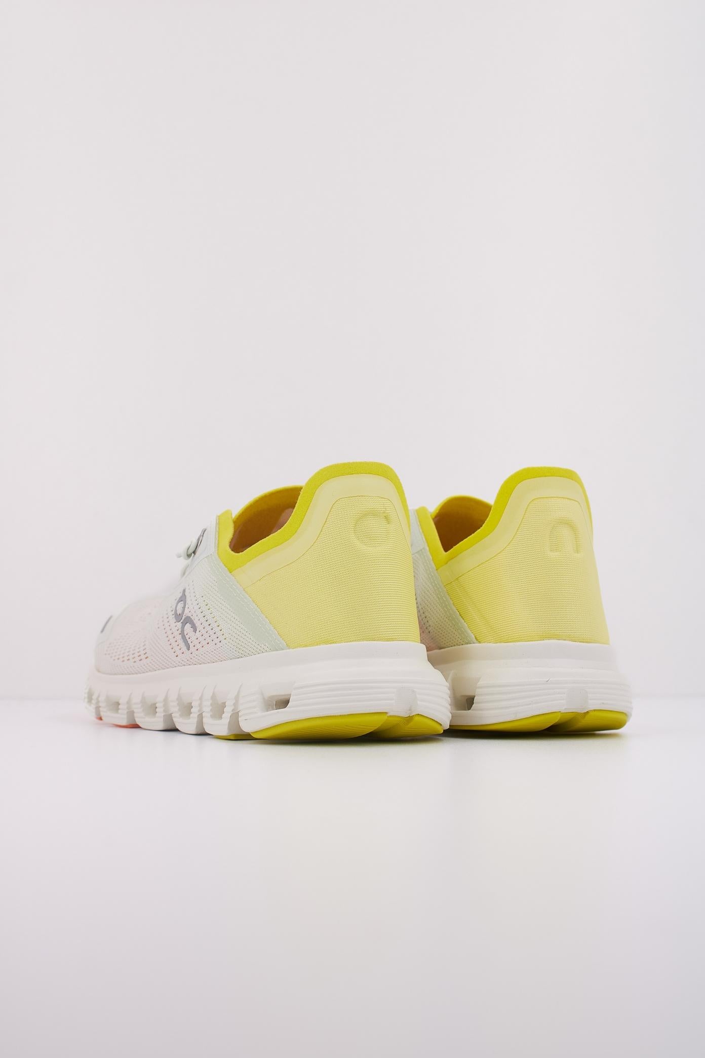 ON RUNNING CLOUD  COAST en color BLANCO  (4)