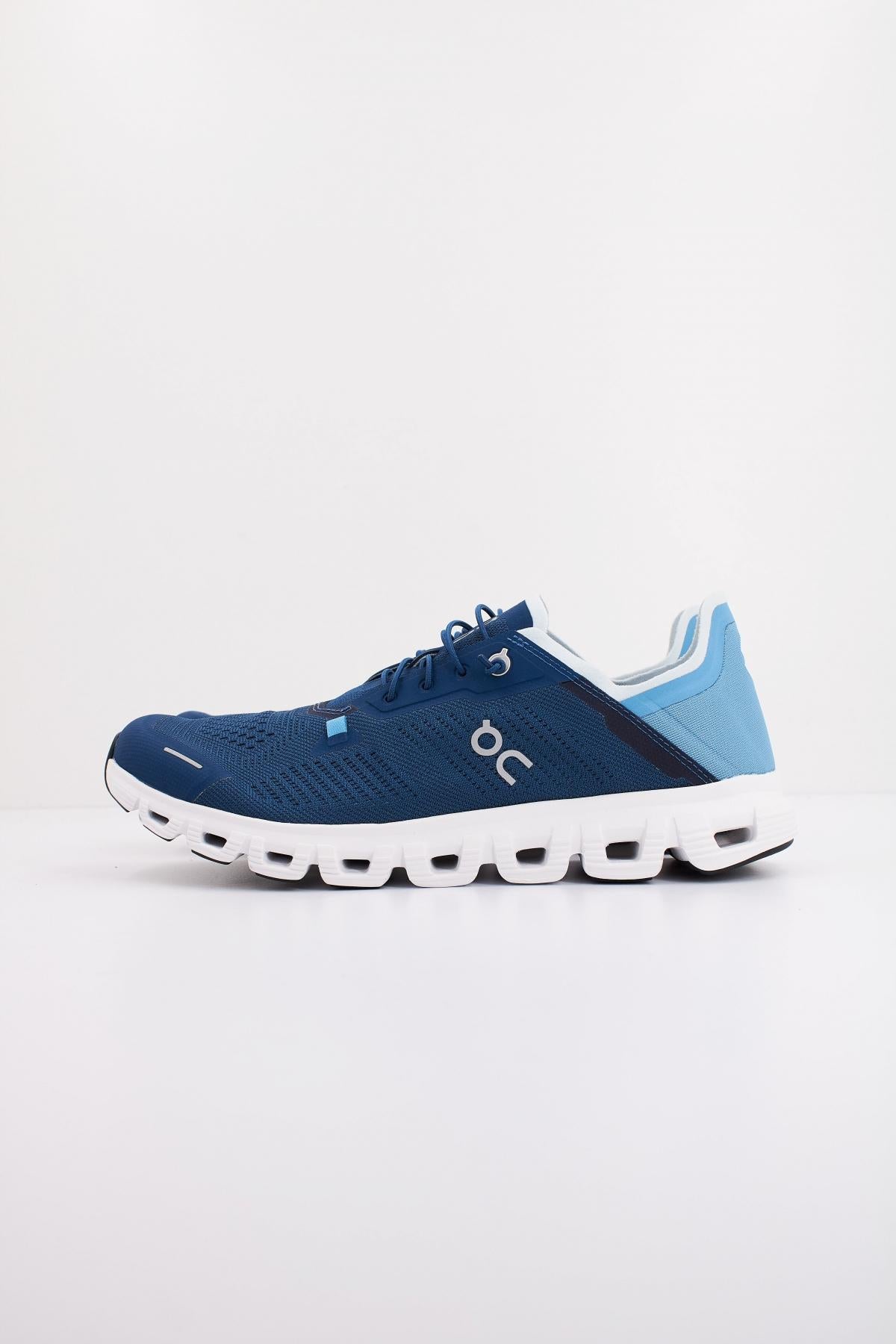 ON RUNNING CLOUD  COAST en color AZUL  (1)