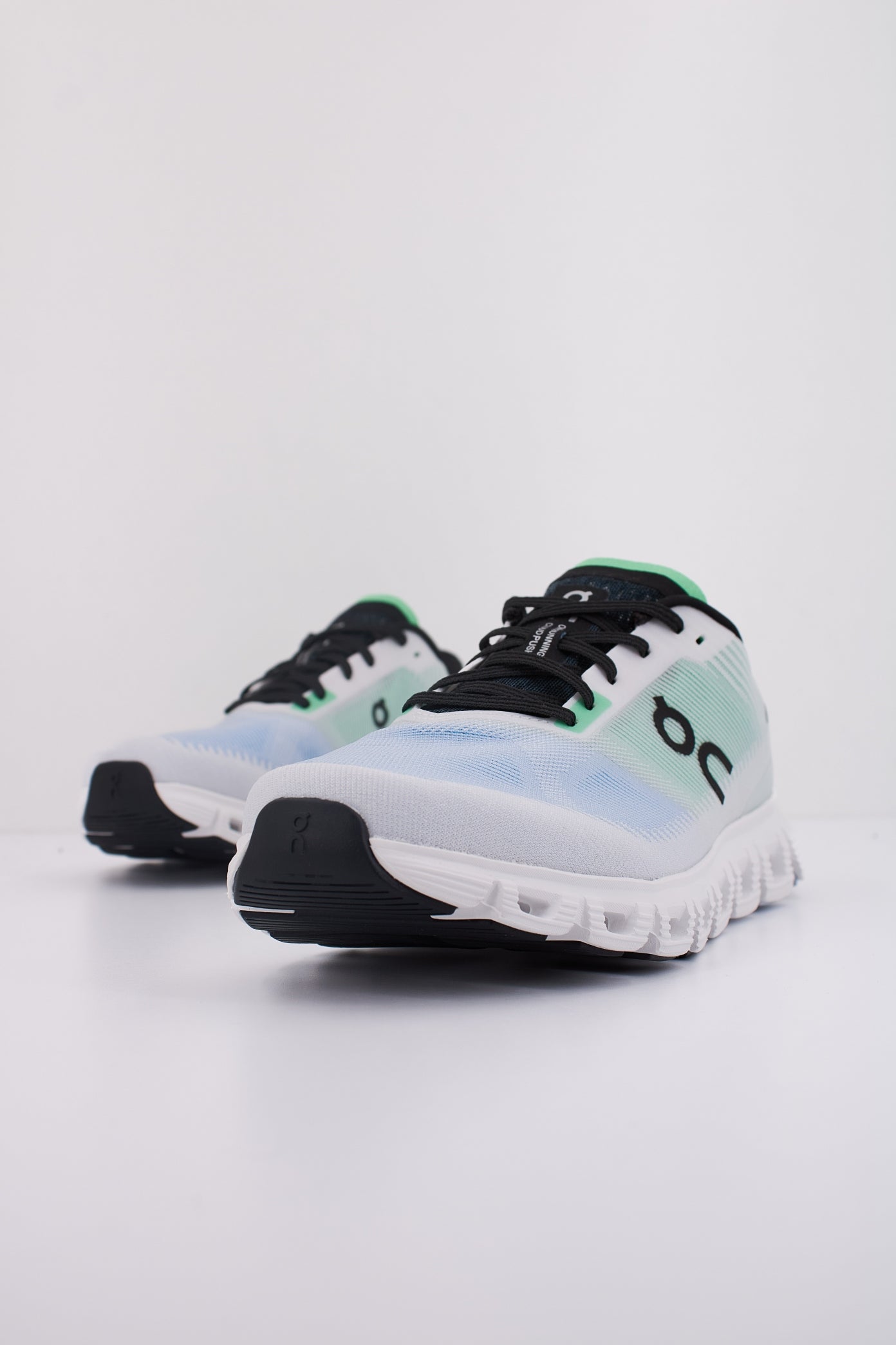 ON RUNNING CLOUD  PUSH en color VERDE  (2)