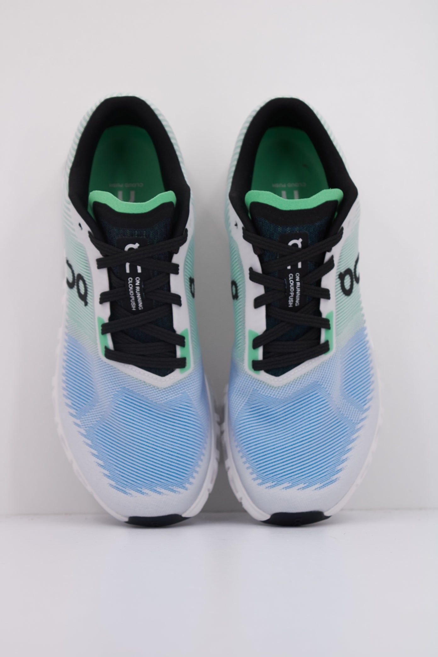 ON RUNNING CLOUD  PUSH en color VERDE  (3)