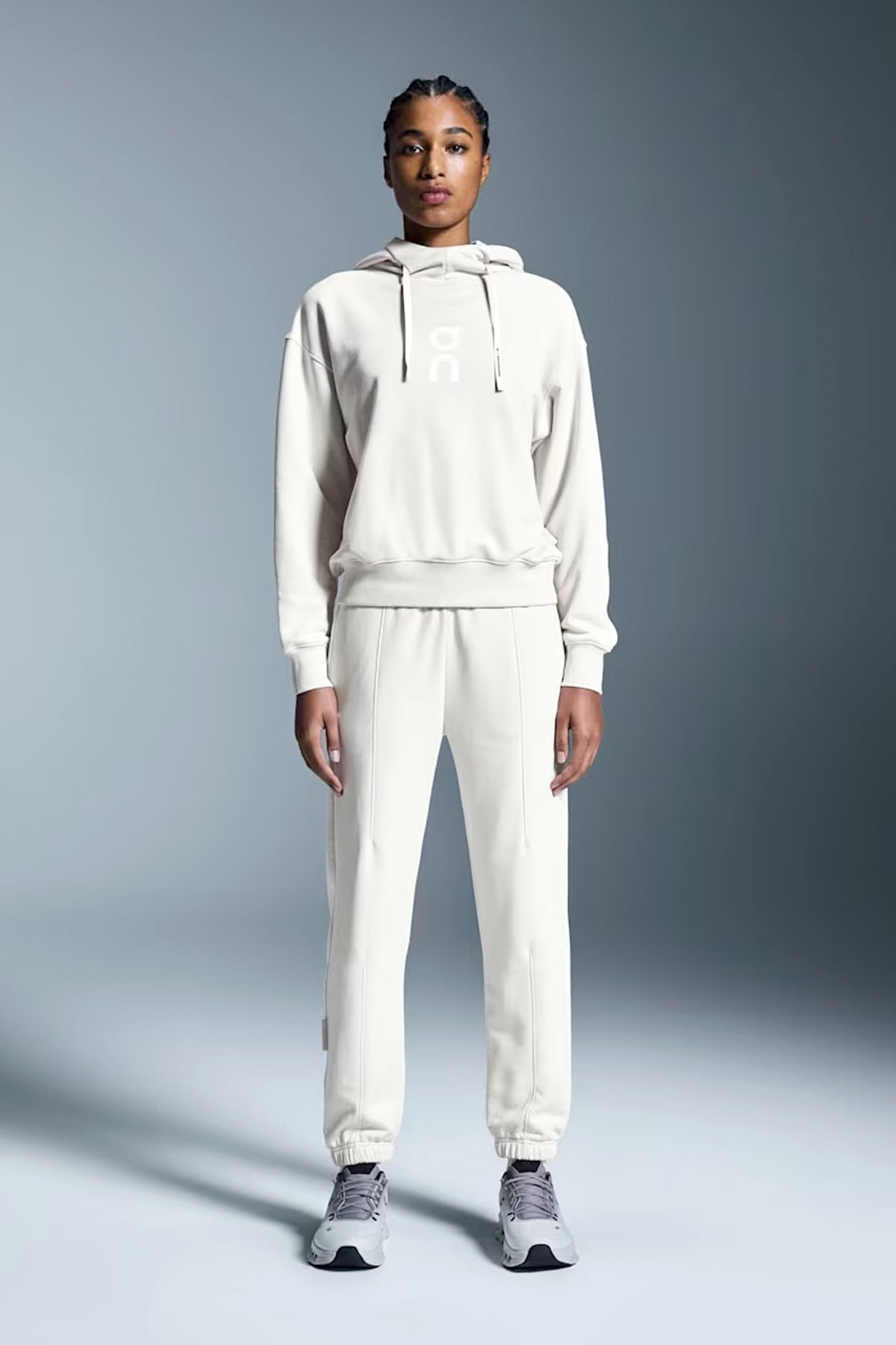 ON RUNNING CLUB PANTS en color BEIS  (2)