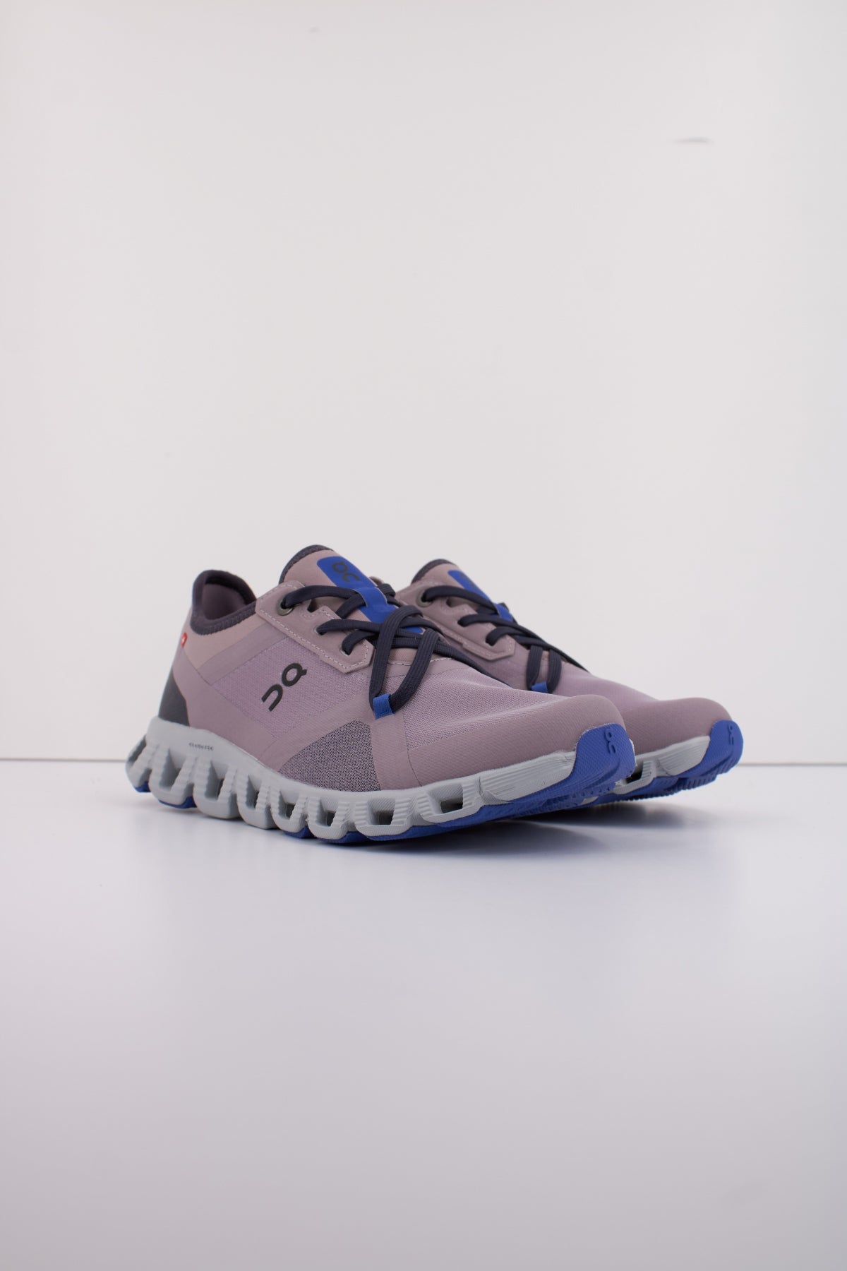 ON RUNNING CLOUD X  AD W en color VIOLETA  (2)