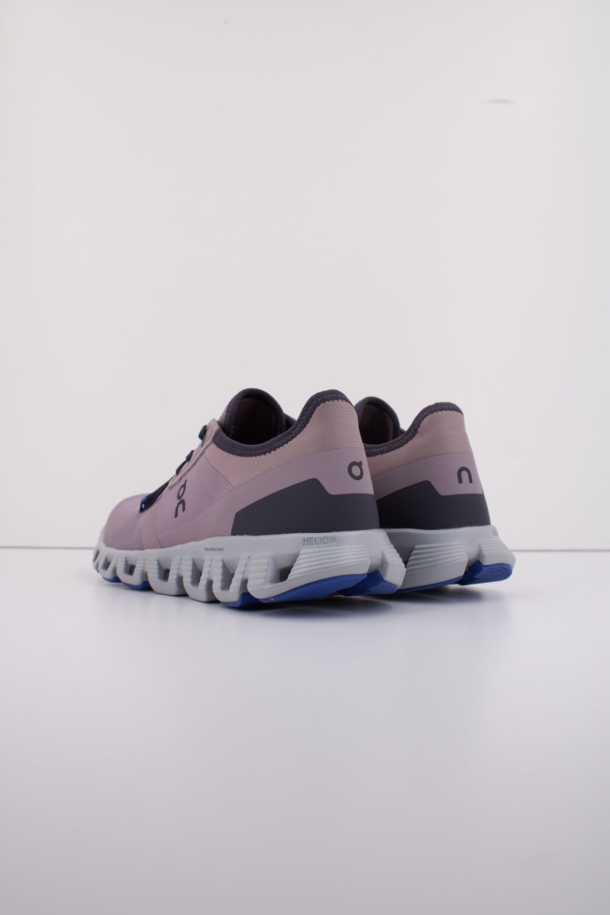 ON RUNNING CLOUD X  AD W en color VIOLETA  (4)