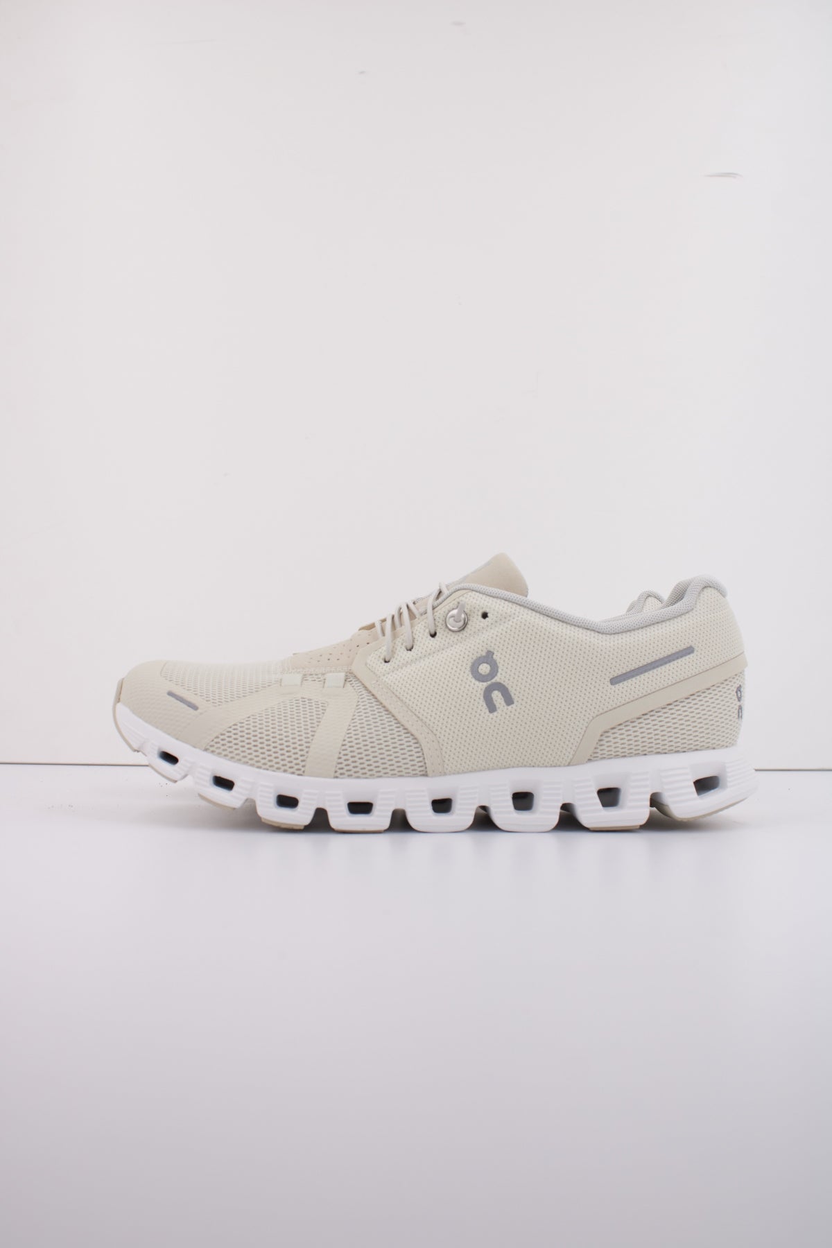 ON RUNNING CLOUD  M en color MARRON CLARO  (1)