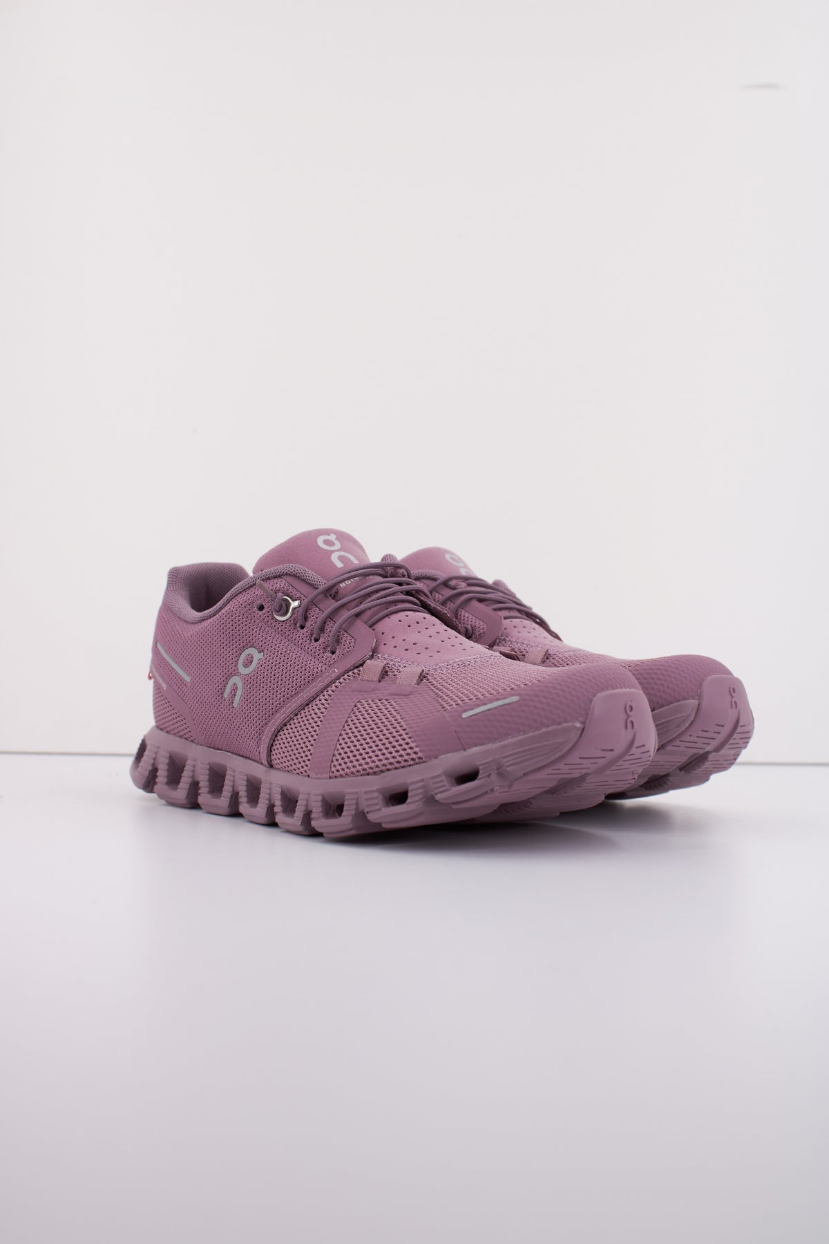 ON RUNNING CLOUD  W en color VIOLETA  (2)