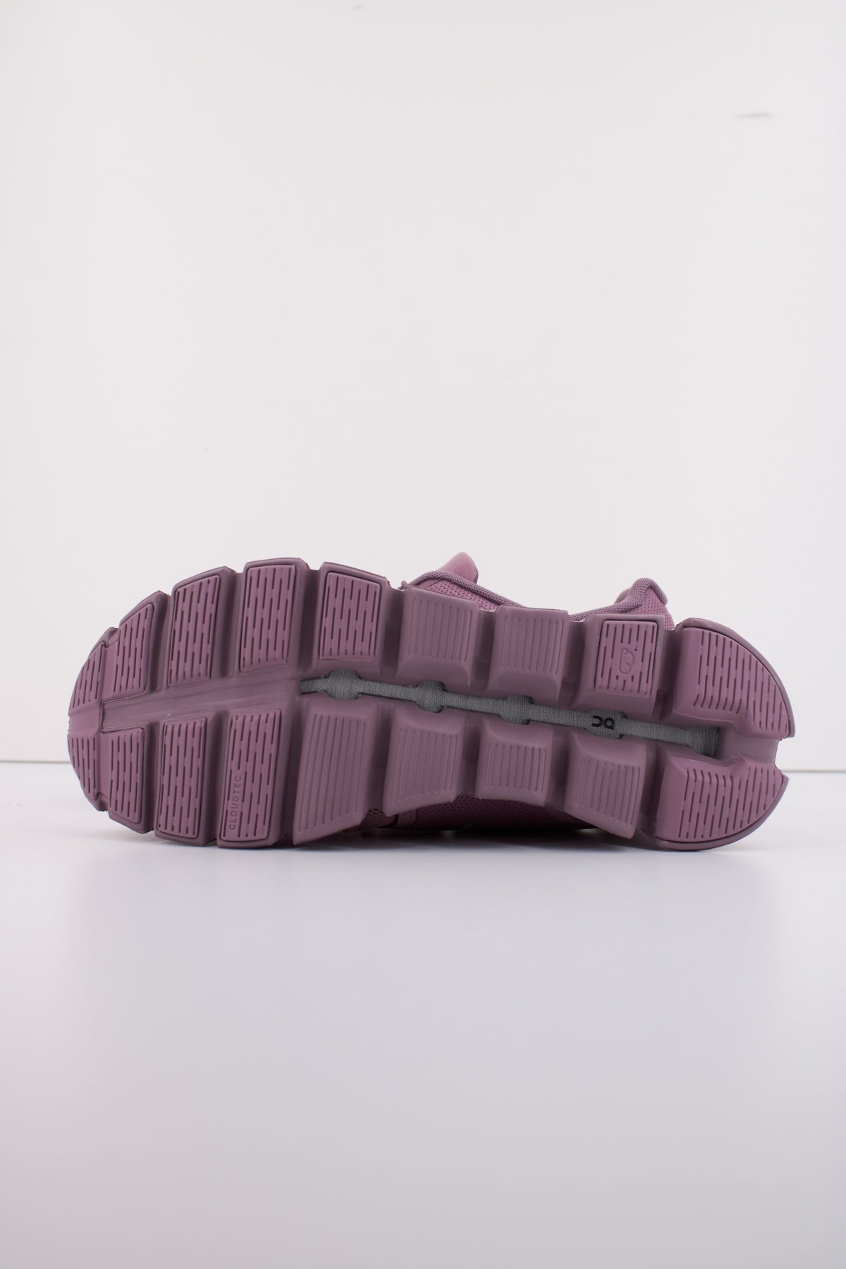 ON RUNNING CLOUD  W en color VIOLETA  (5)