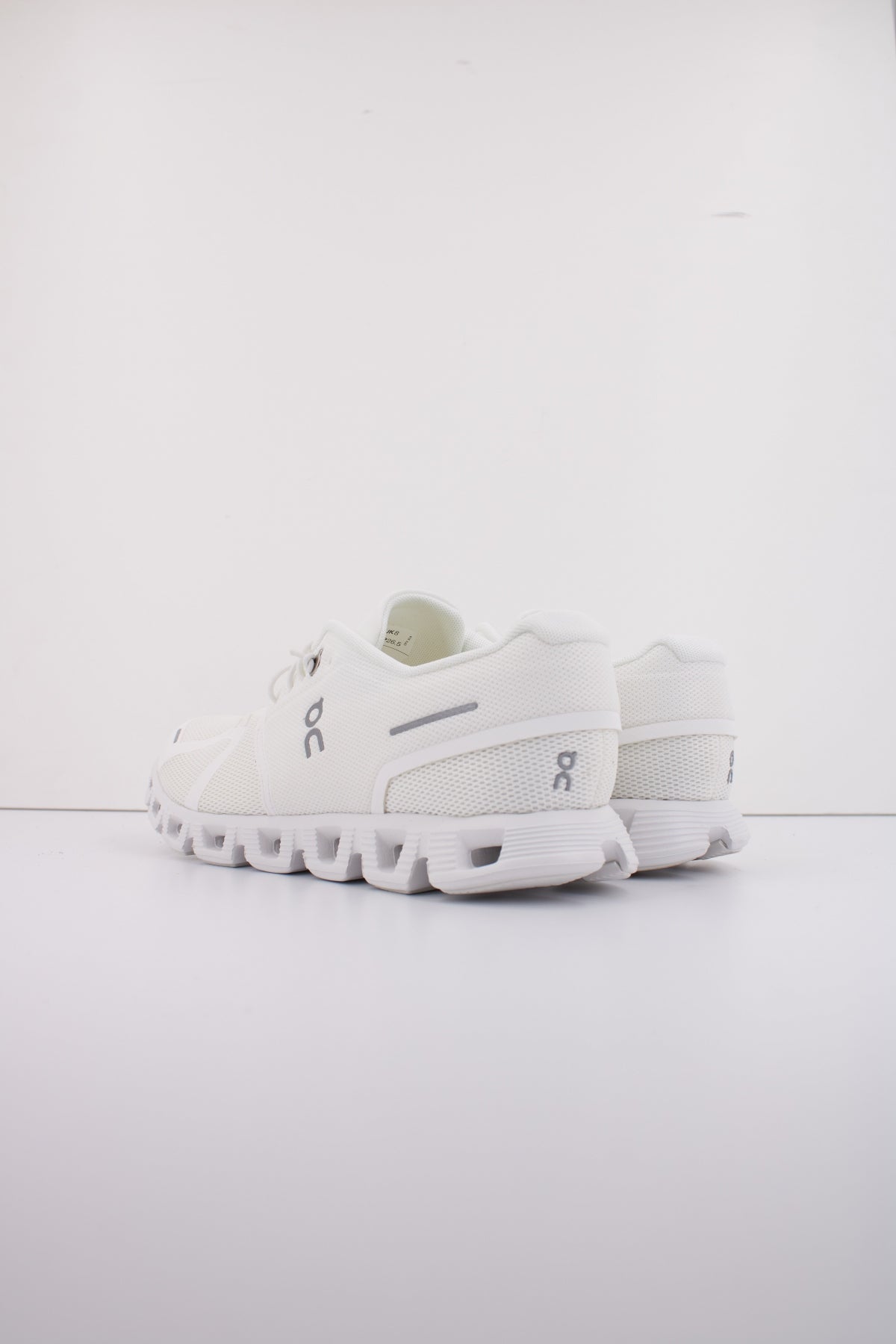 ON RUNNING CLOUD  M en color BLANCO  (5)
