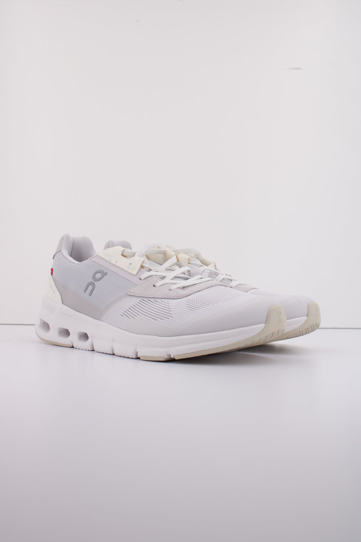 ON RUNNING CLOUDRIFT M en color BLANCO  (2)