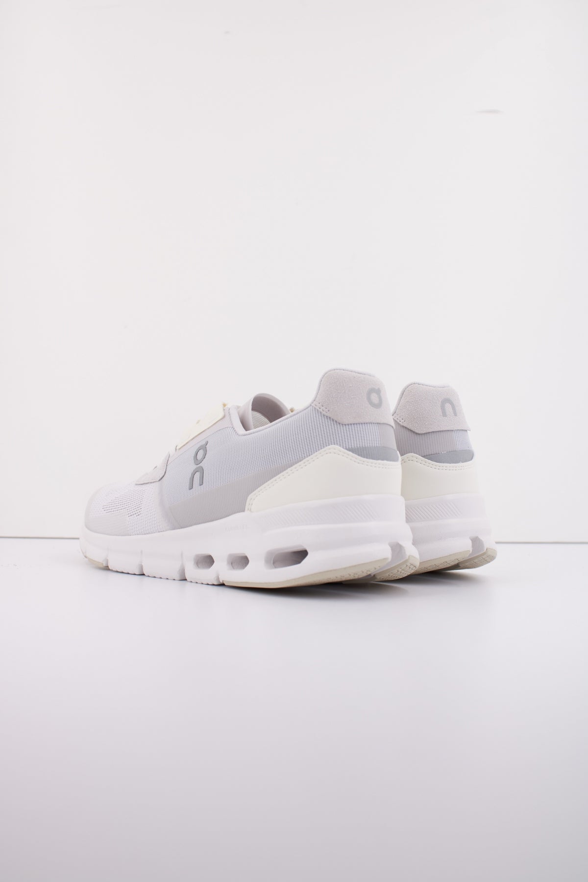 ON RUNNING CLOUDRIFT M en color BLANCO  (4)