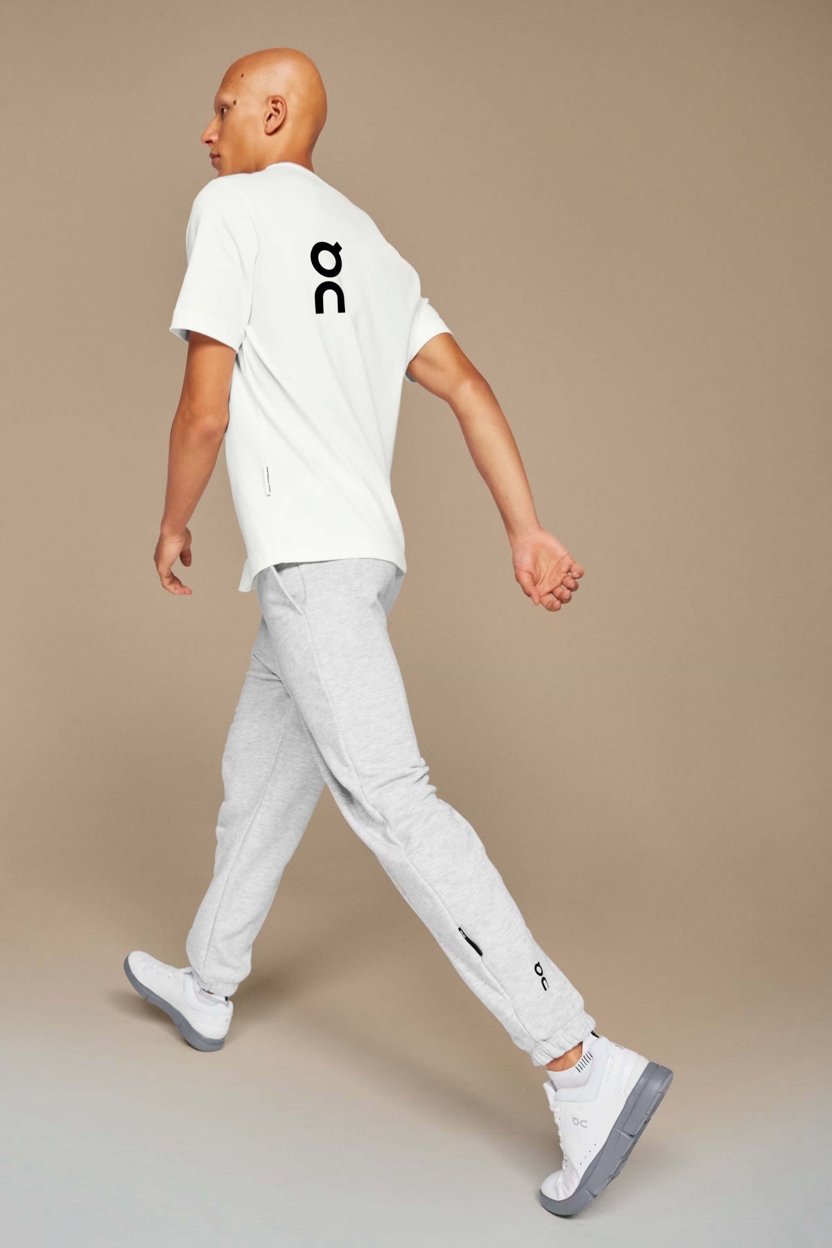 ON RUNNING  CLUB PANTS  en color GRIS  (4)