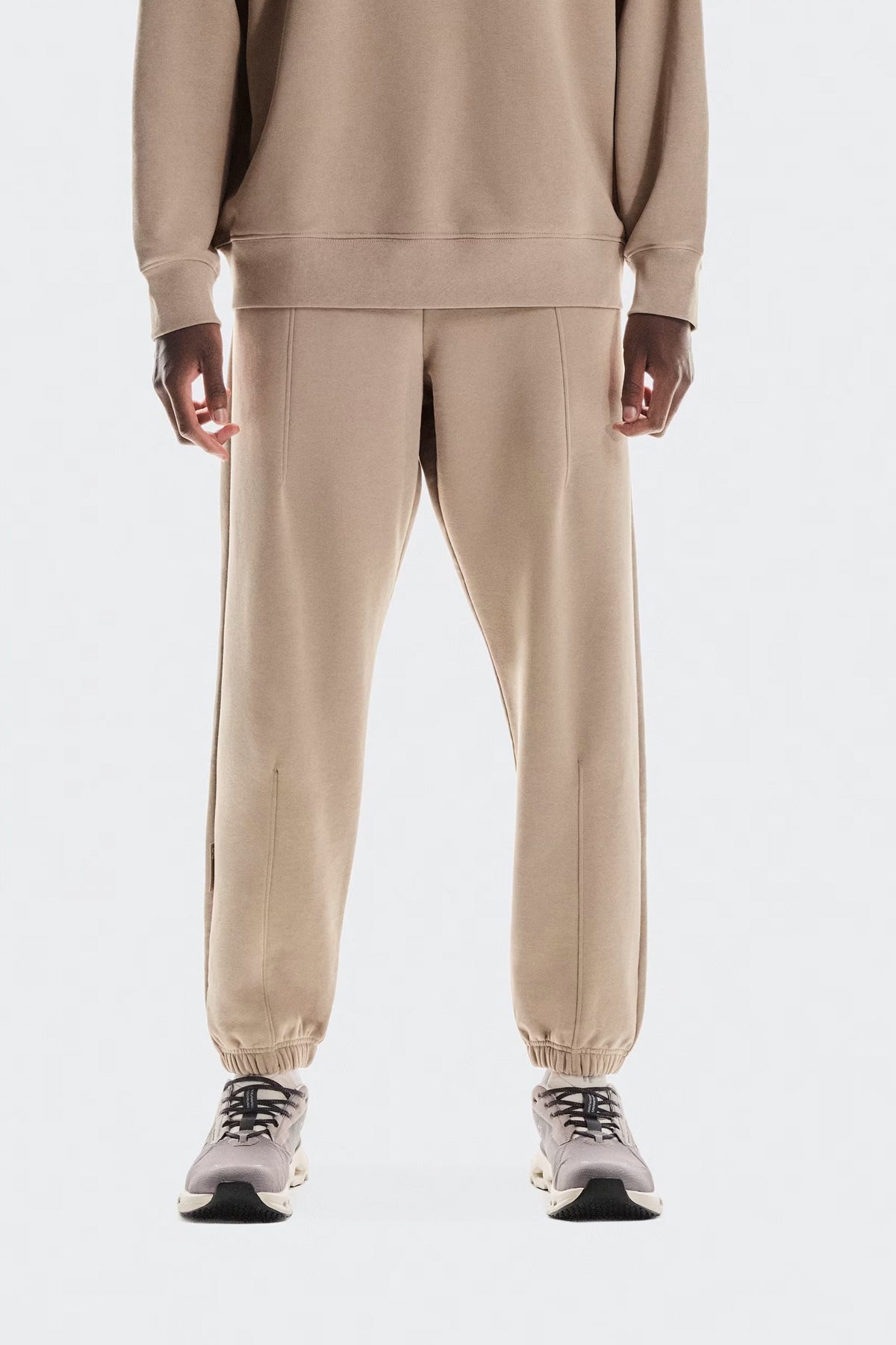 ON RUNNING  CLUB PANTS  en color MARRON  (1)