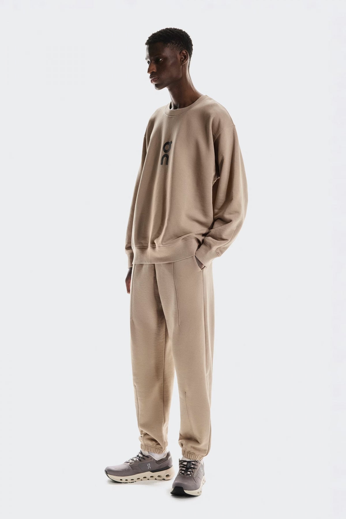 ON RUNNING  CLUB PANTS  en color MARRON  (3)