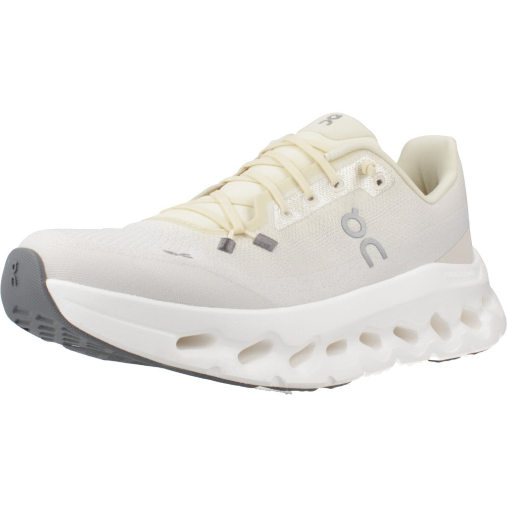 ON RUNNING CLOUDTILT en color AMARILLO  (1)