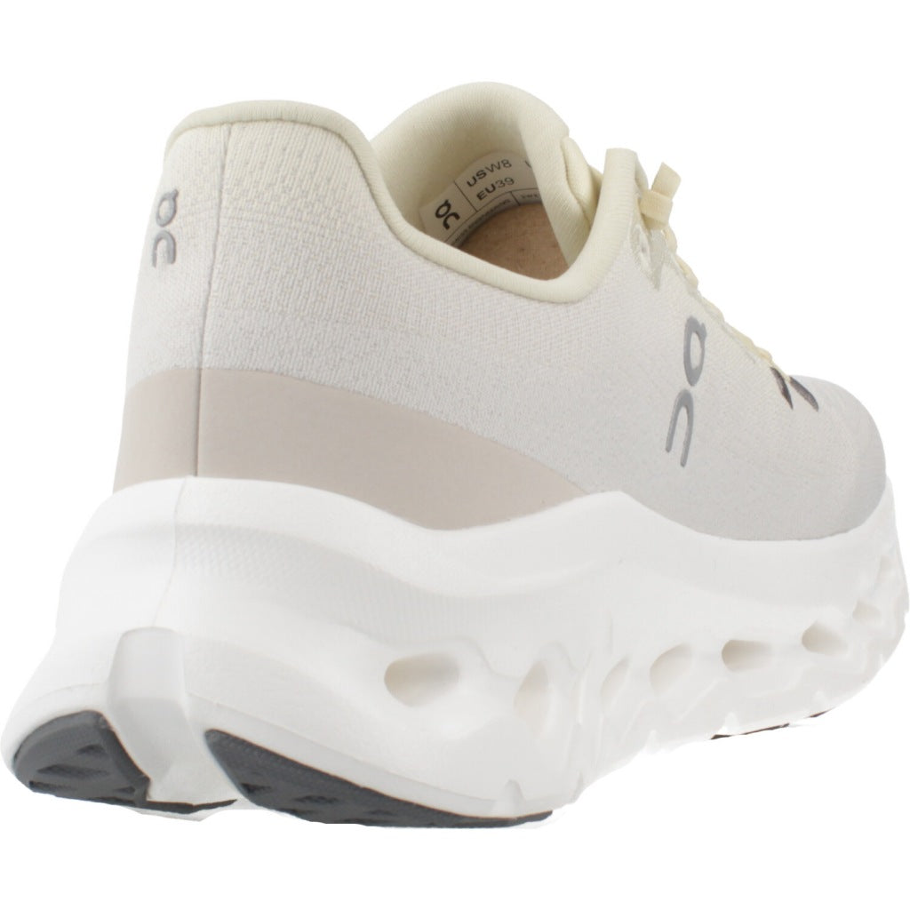 ON RUNNING CLOUDTILT en color AMARILLO  (3)