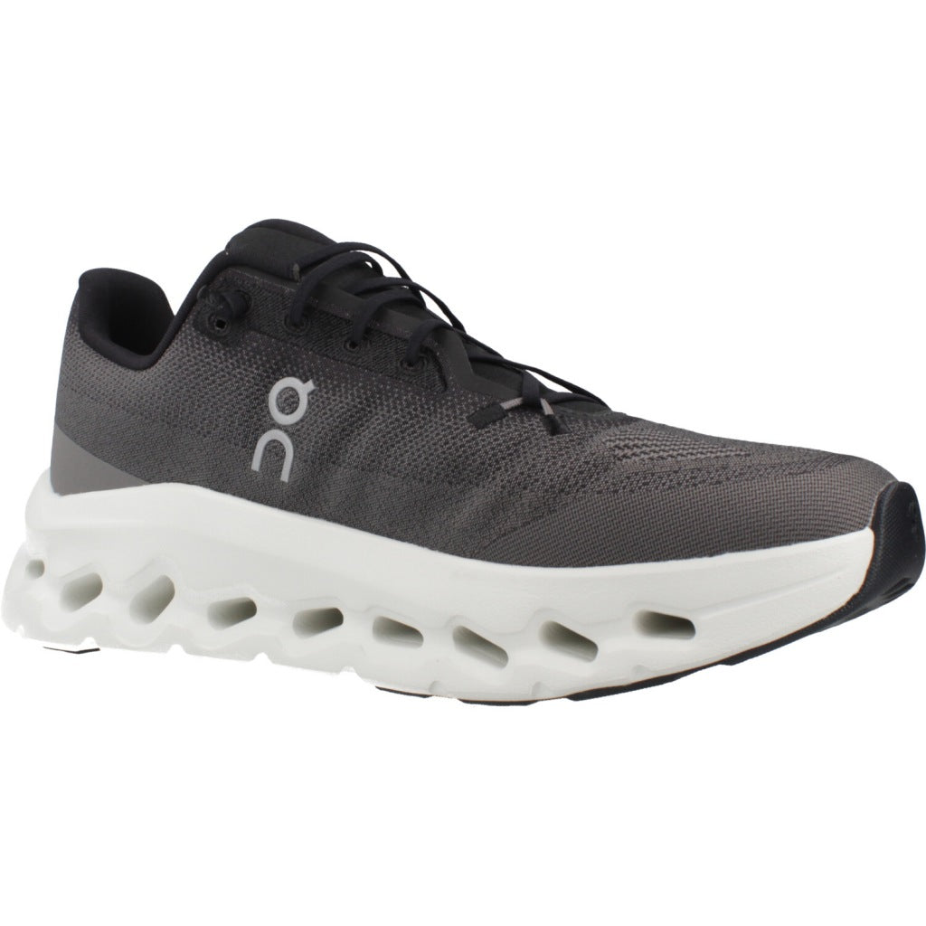 ON RUNNING CLOUDTILT en color NEGRO  (5)