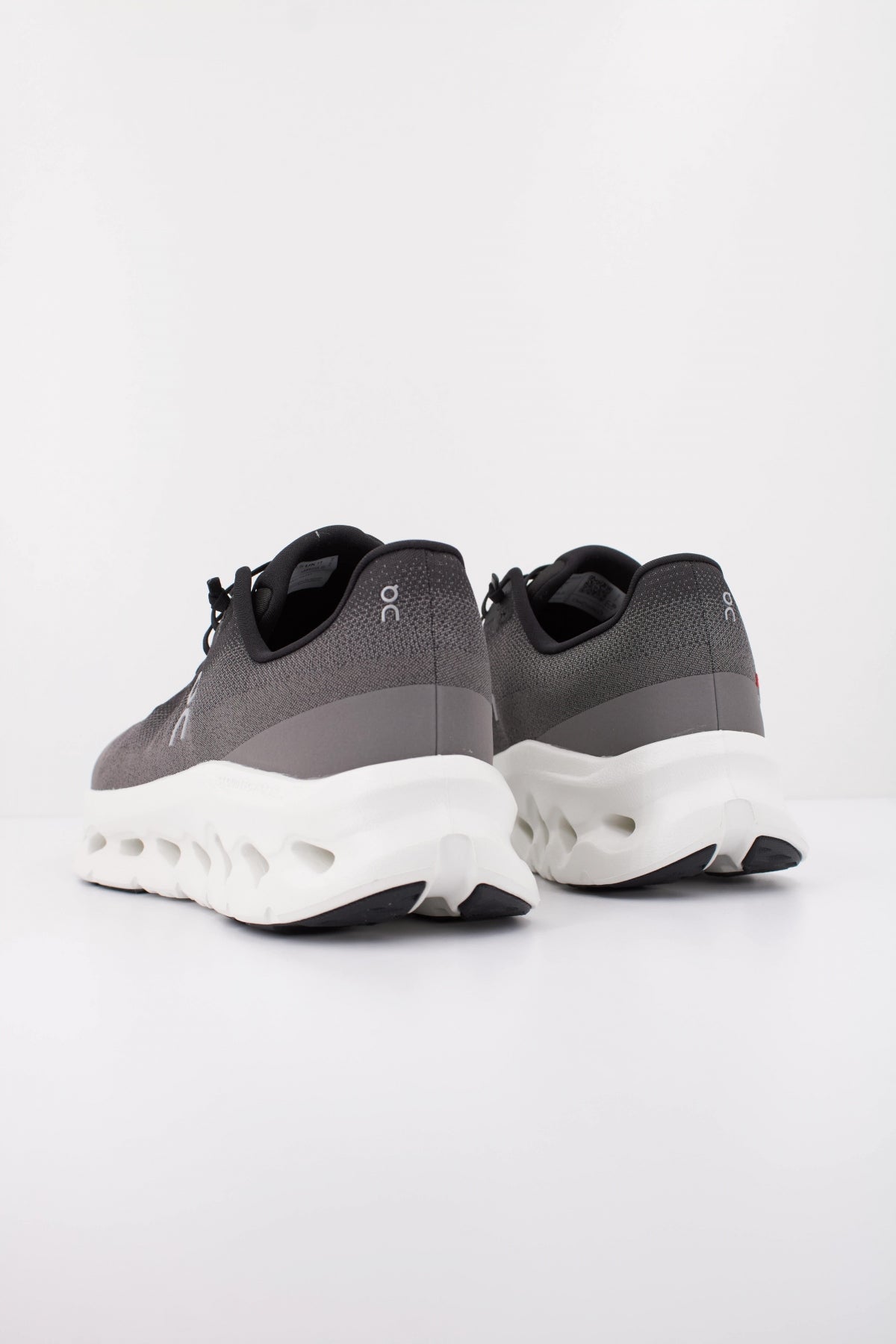 ON RUNNING CLOUDTILT en color NEGRO  (4)