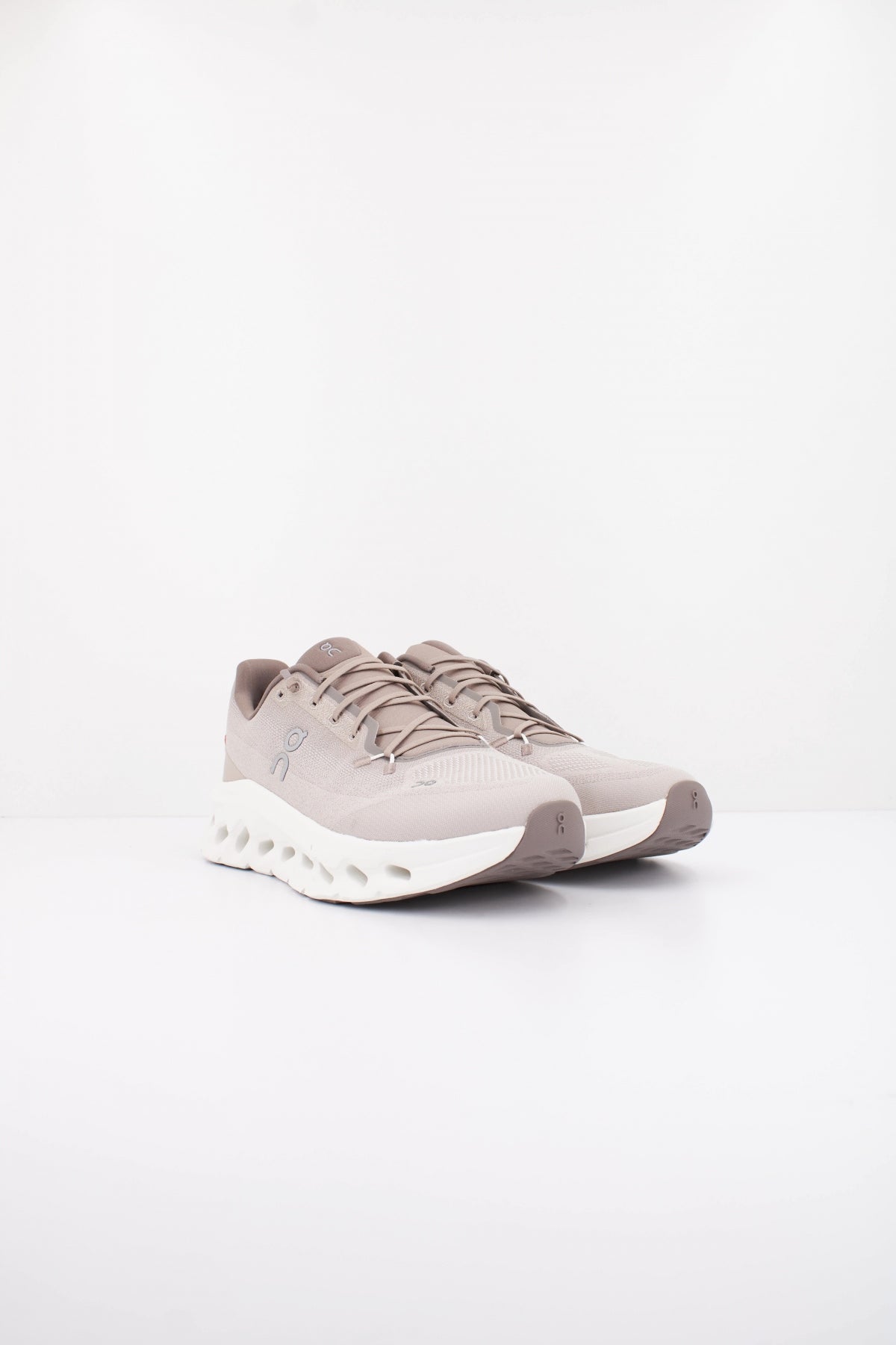 ON RUNNING CLOUDTILT en color MARRON  (2)