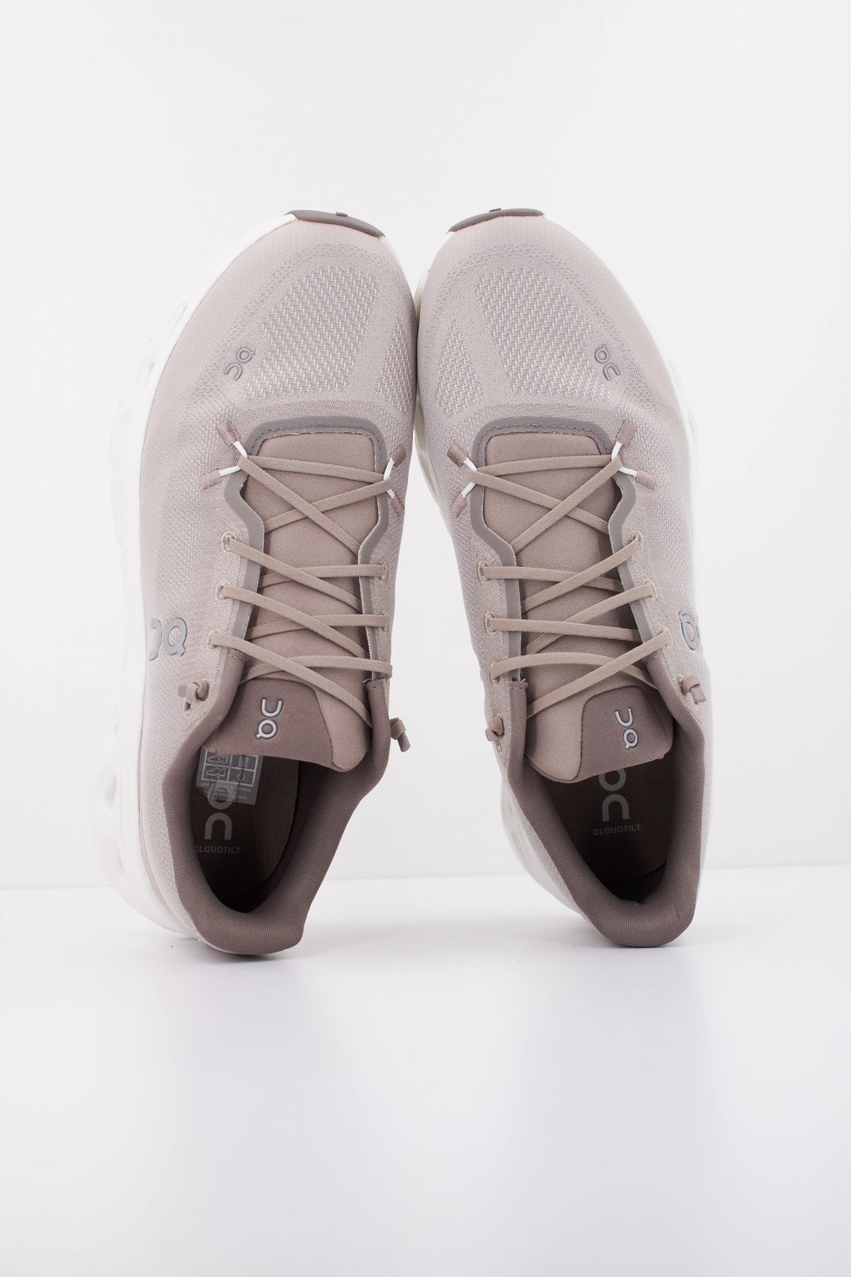 ON RUNNING CLOUDTILT en color MARRON  (3)