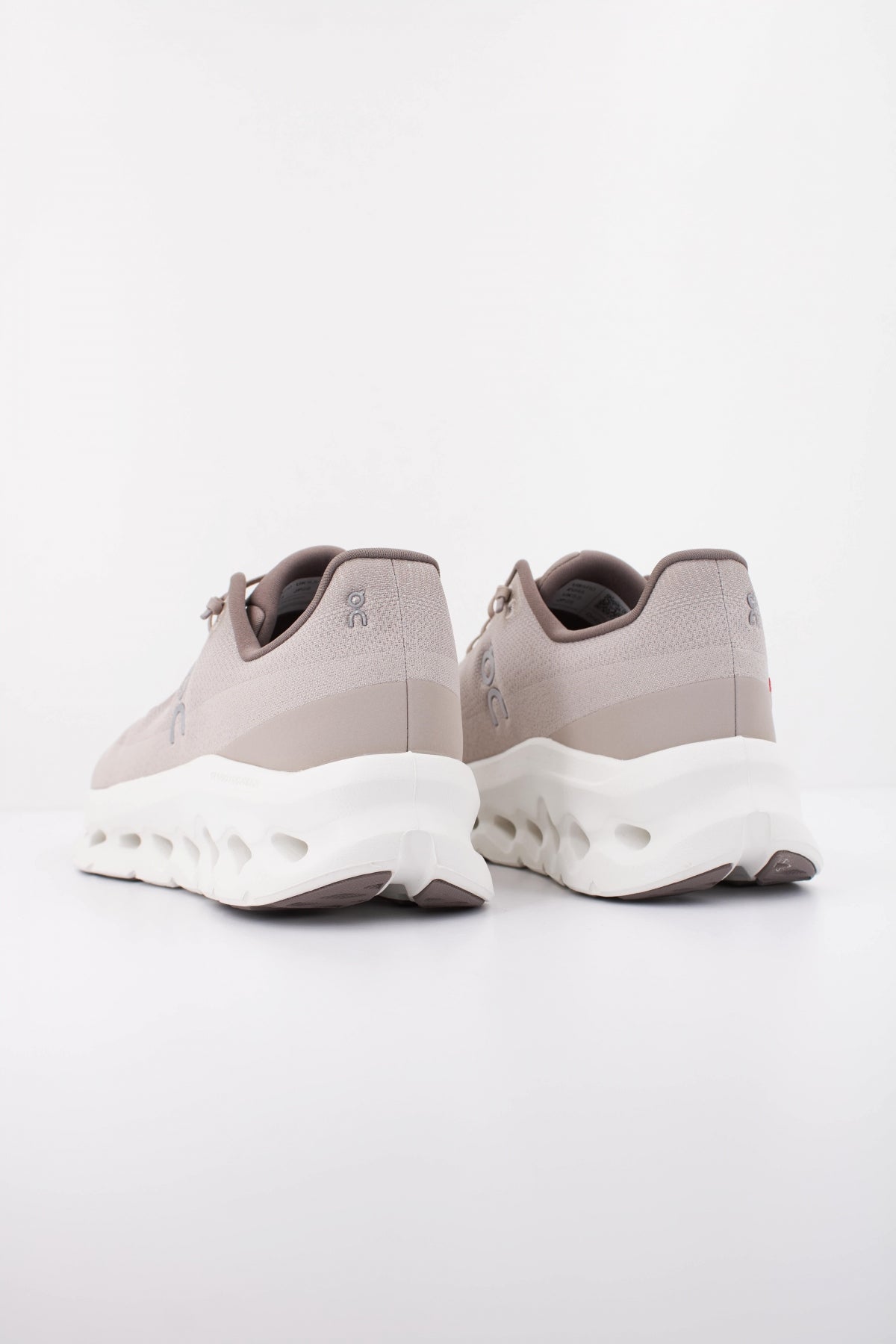 ON RUNNING CLOUDTILT en color MARRON  (4)