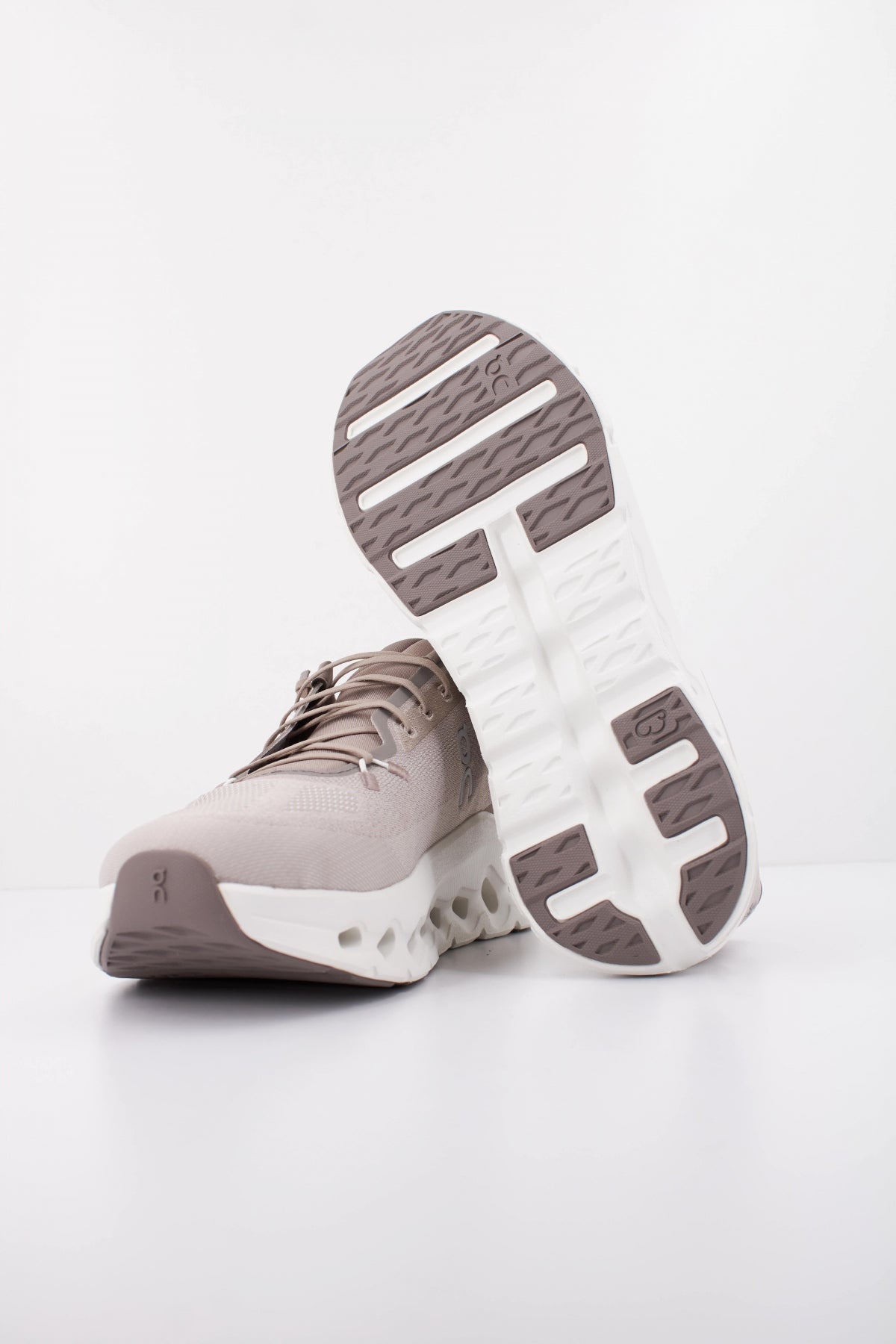 ON RUNNING CLOUDTILT en color MARRON  (5)