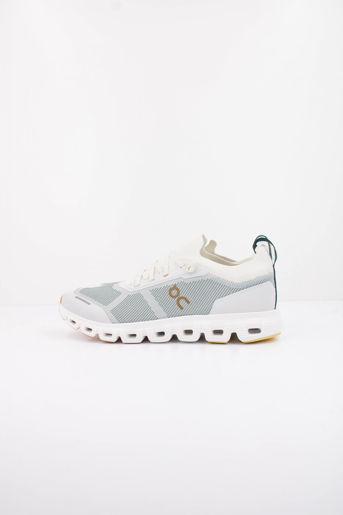 ON RUNNING CLOUD  VERSA en color VERDE  (1)