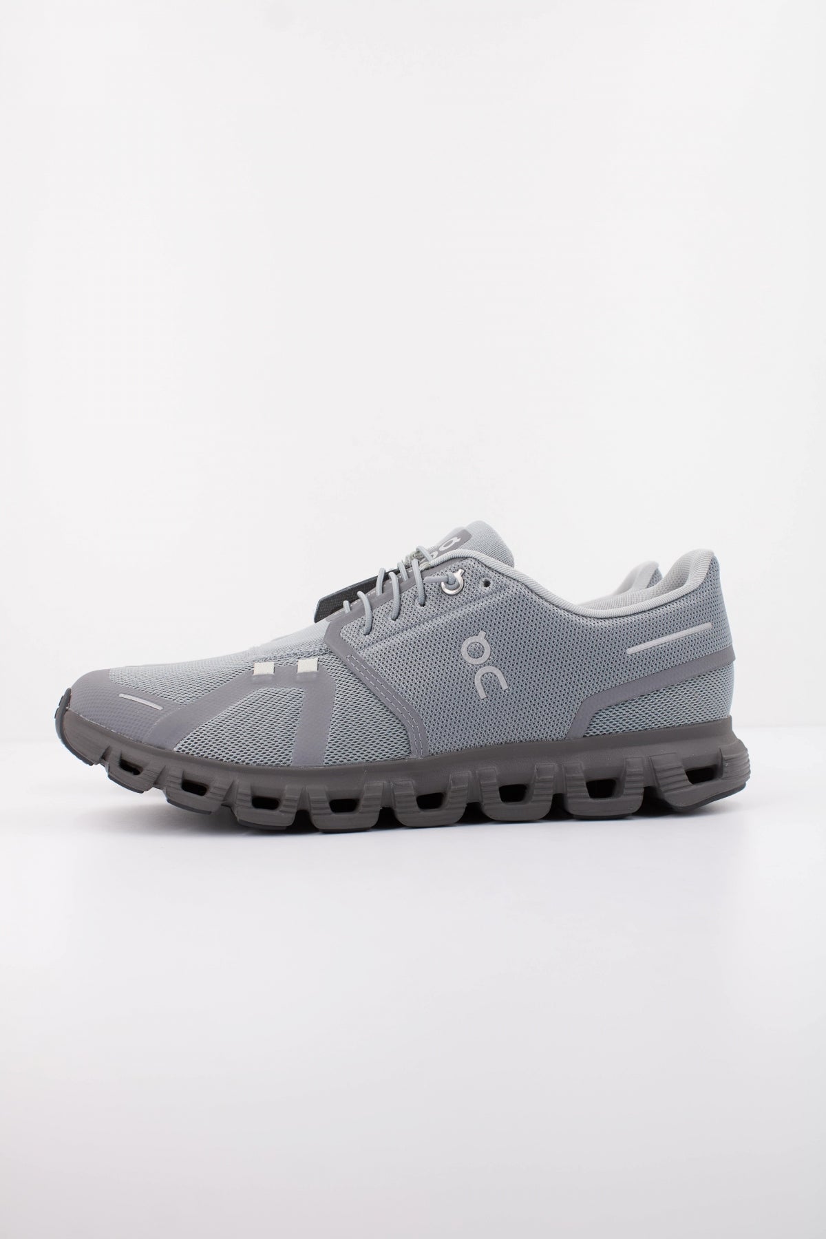 ON RUNNING CLOUD  en color GRIS  (1)