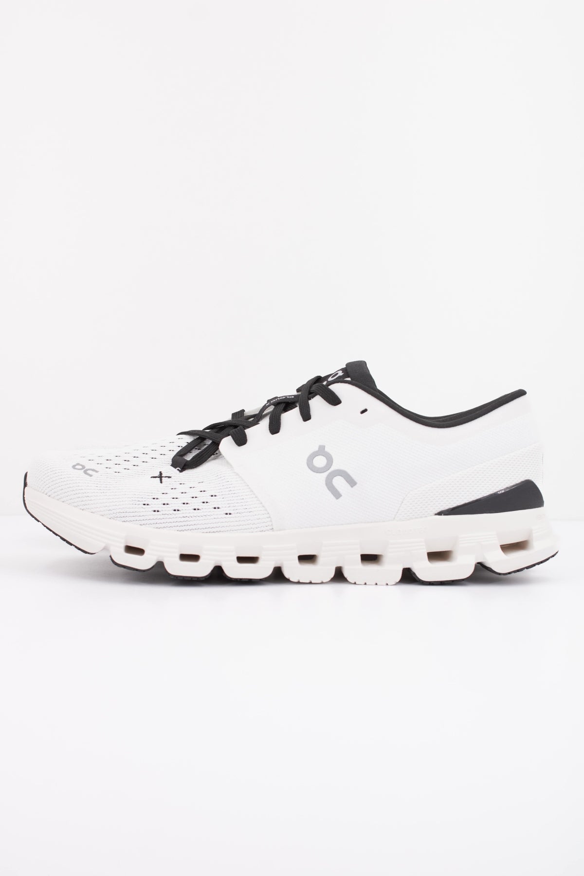 ON RUNNING CLOUD X M en color BLANCO  (1)