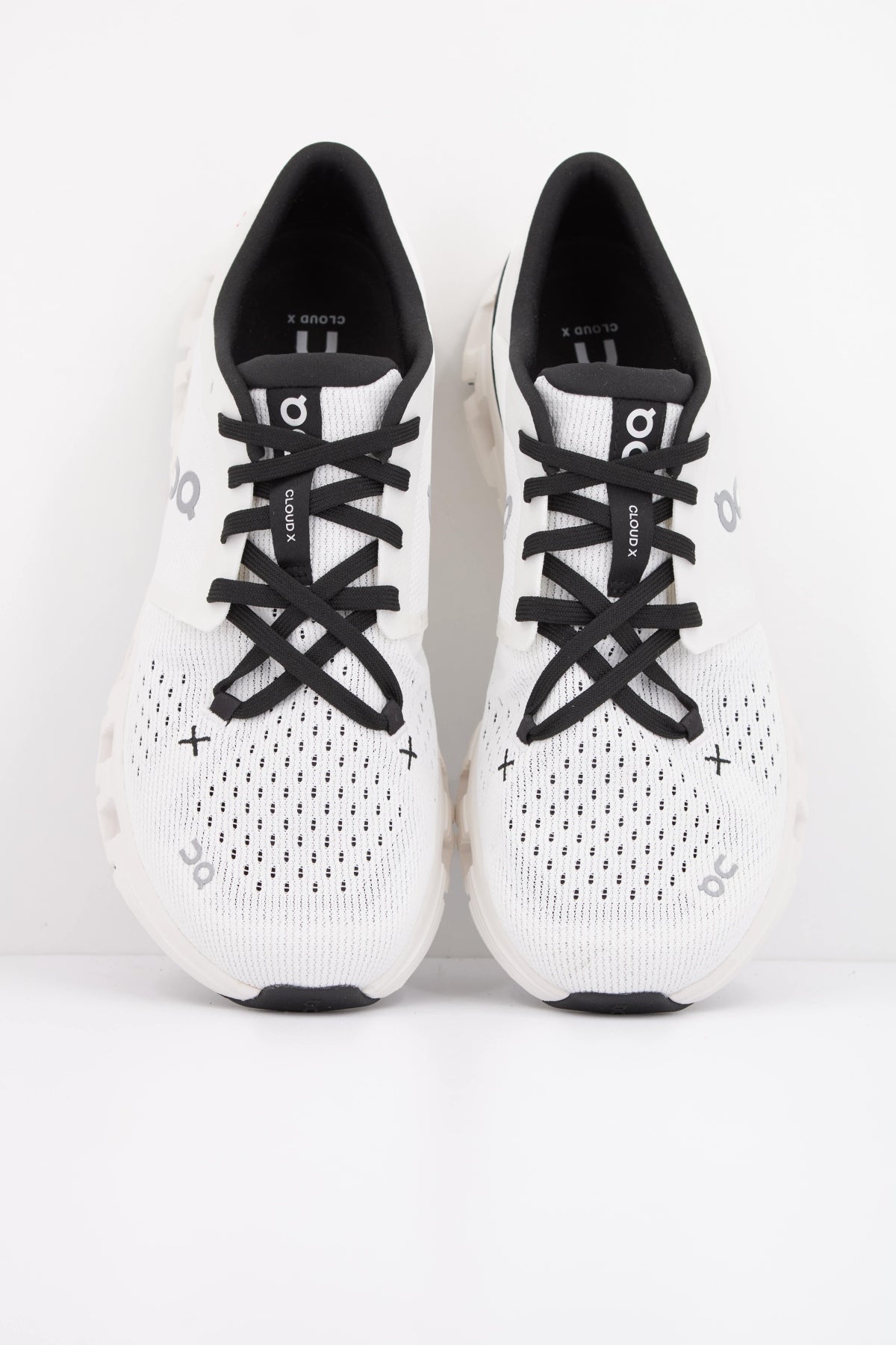ON RUNNING CLOUD X M en color BLANCO  (3)