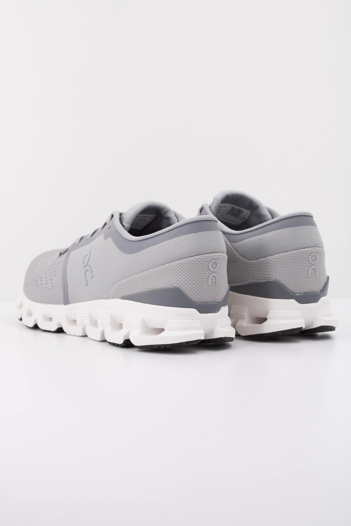 ON RUNNING CLOUD X  M en color GRIS  (4)