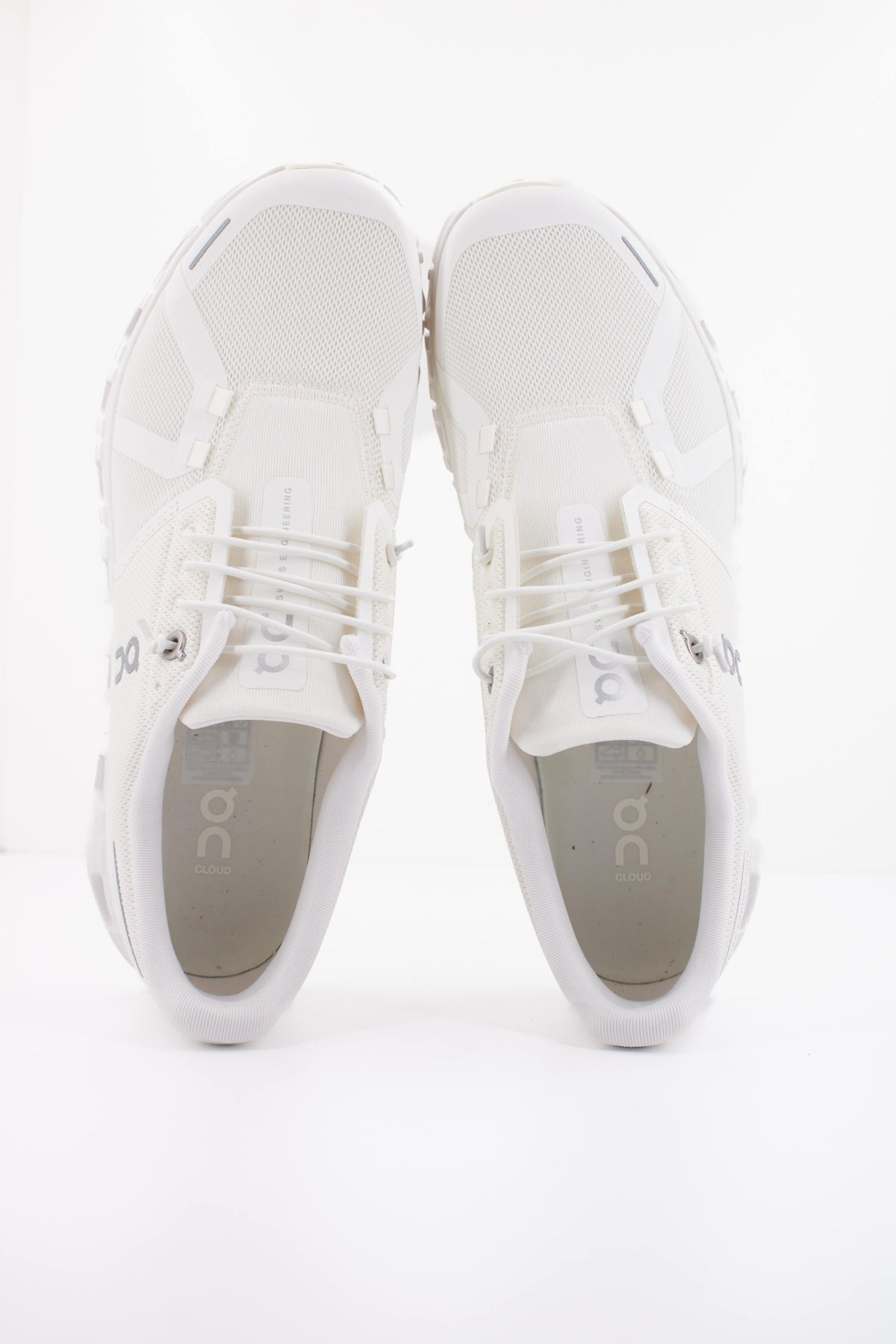 ON RUNNING CLOUD  M en color BLANCO  (3)