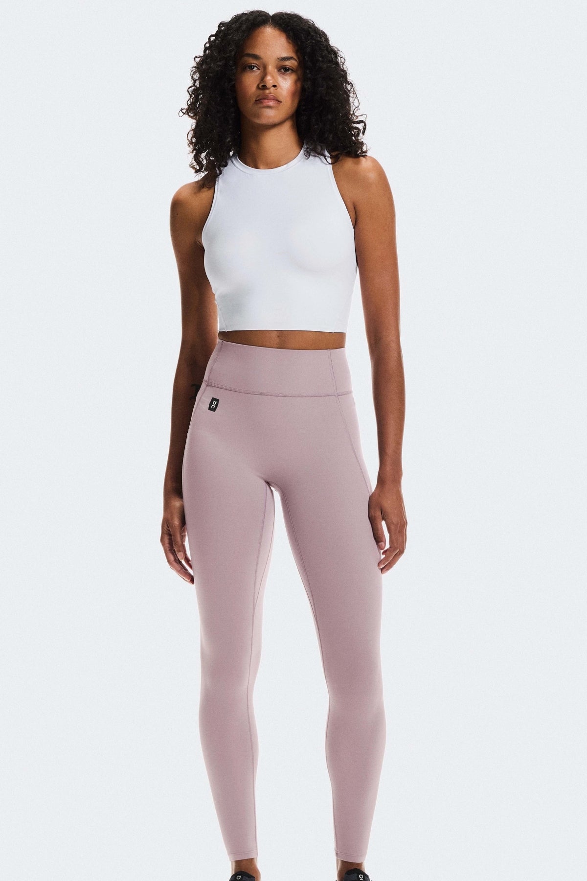 ON RUNNING  STUDIO TIGHTS / W  en color VIOLETA  (1)